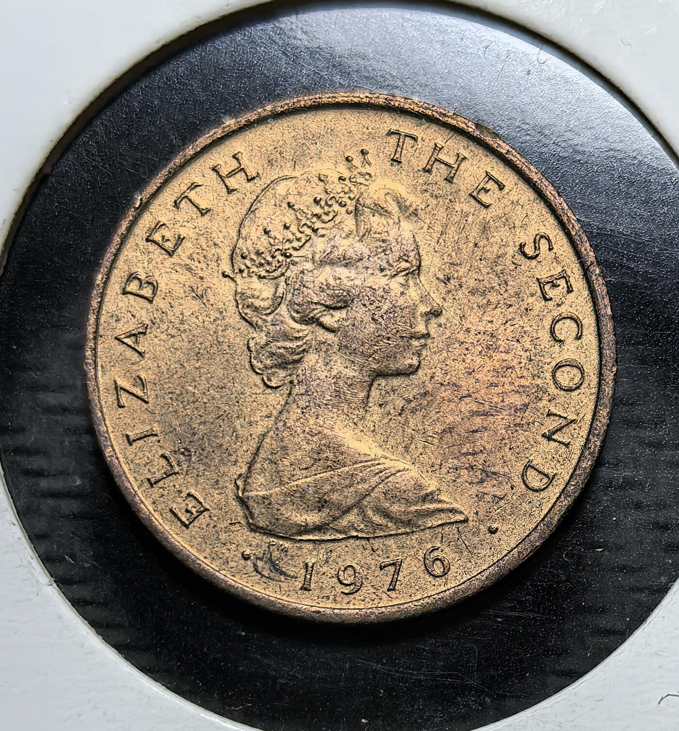 外国优质银币克朗币纪念章，每周六晚九点倒数截拍，满百包邮可寄存，持续收拍 马恩岛（英皇家属地）1976 年1 便士铜币，正面为伊丽莎白二世像，背面是马恩岛标志性的无尾野山羊，是马恩岛本土文化与英联邦自治地位的历史见证。