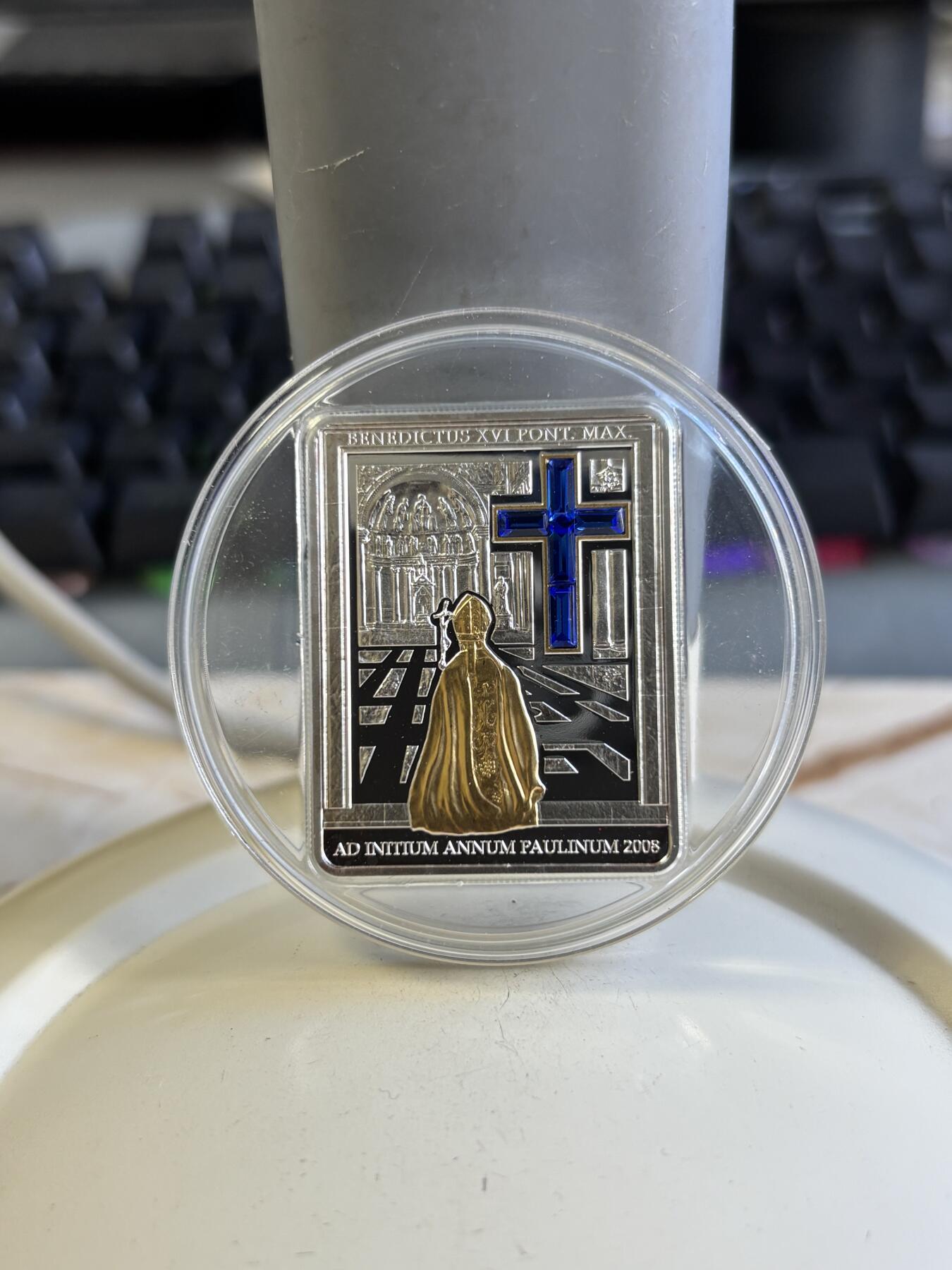 第196期拍卖 2008年库克5元镶施瓦洛世奇水晶部分镀金精制银币 教皇本笃十六系列-迈向更新之年的开端 25克925银 发行量：5000枚