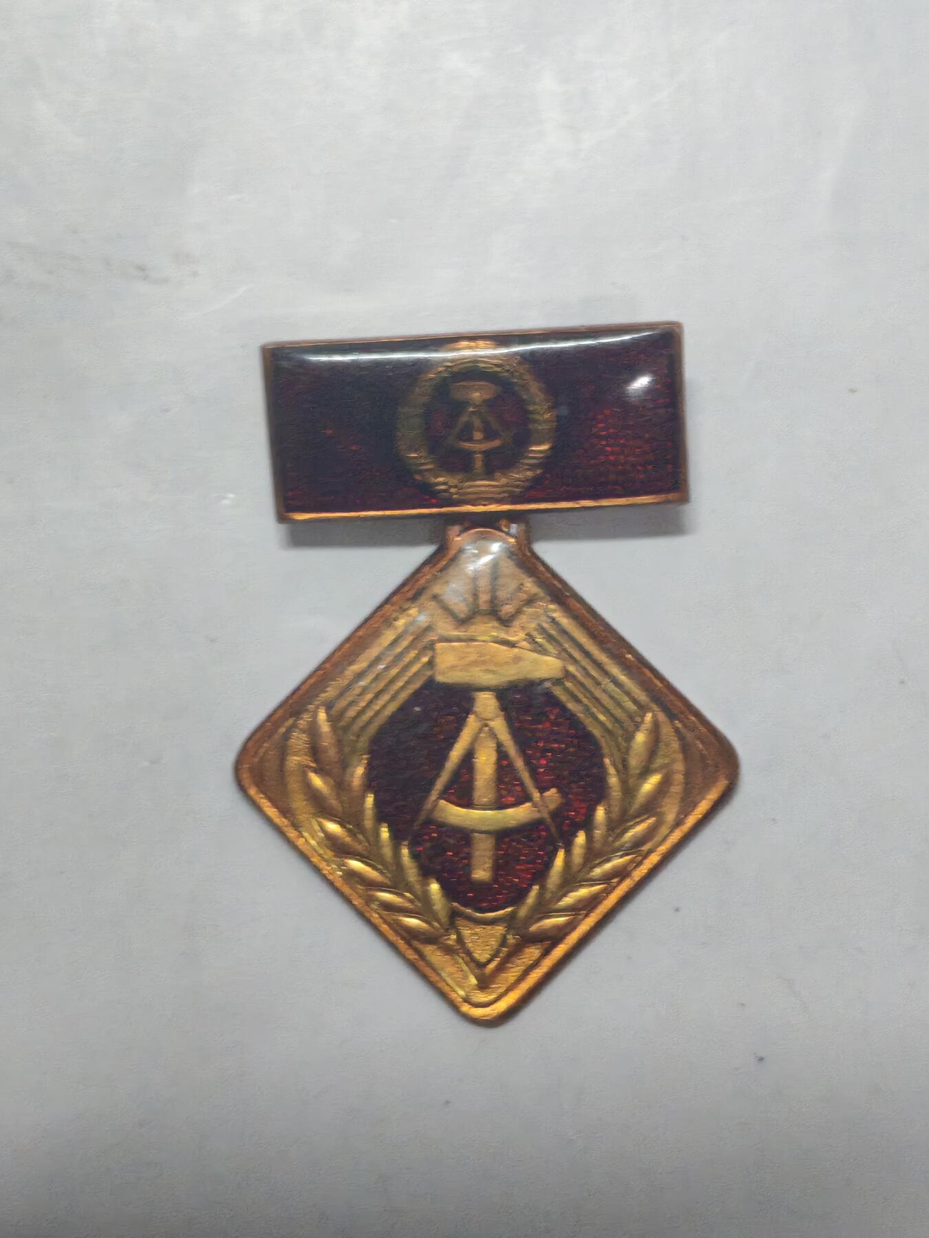 韵星假日军品类拍卖第51期  -- Rimey Holidays Militaria Auction 51 民主德国个人劳动荣誉奖章