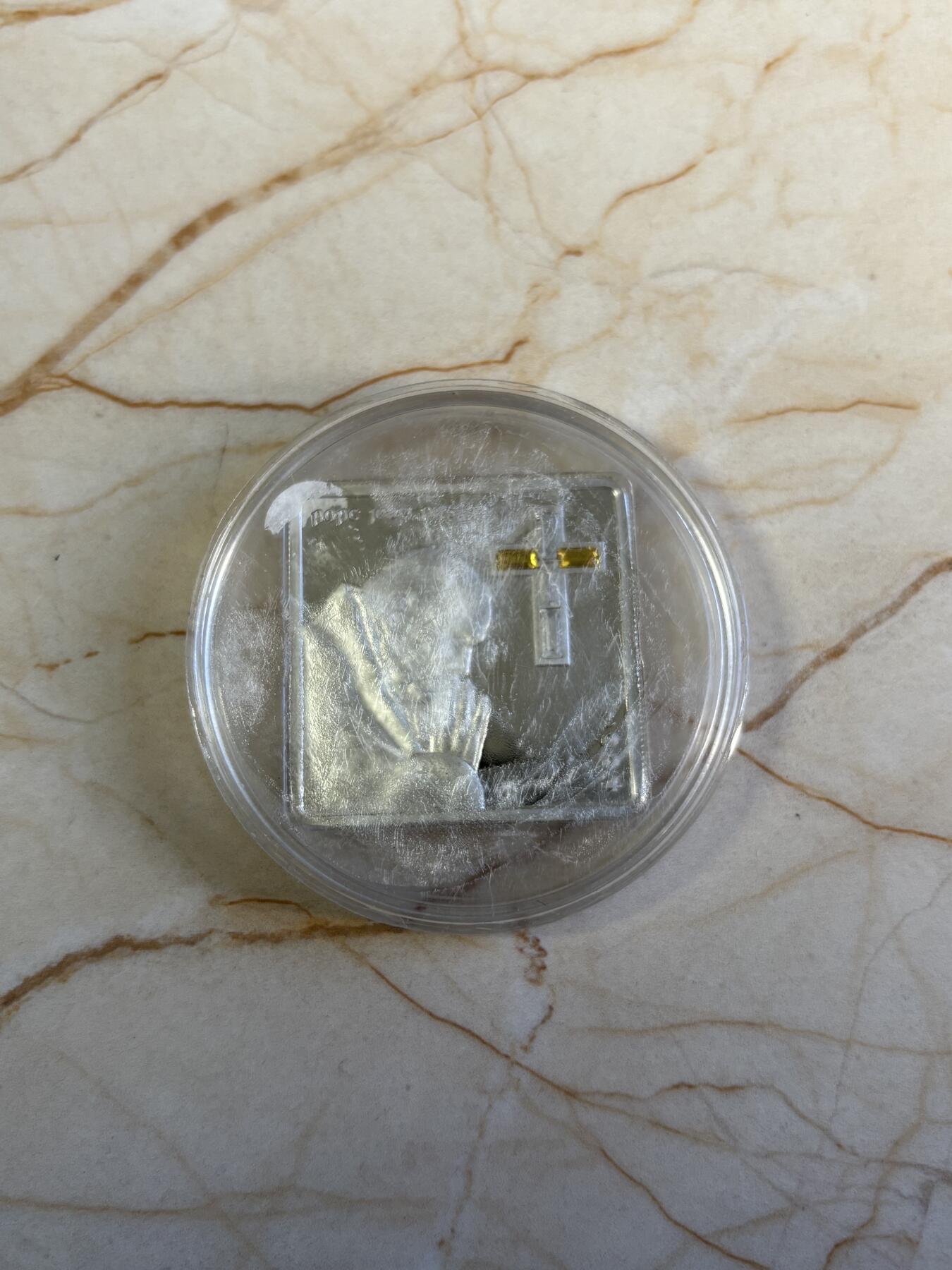 第196期拍卖 北马里亚纳2004年教皇约翰保罗二世镶嵌水晶纪念银币，925银，25克