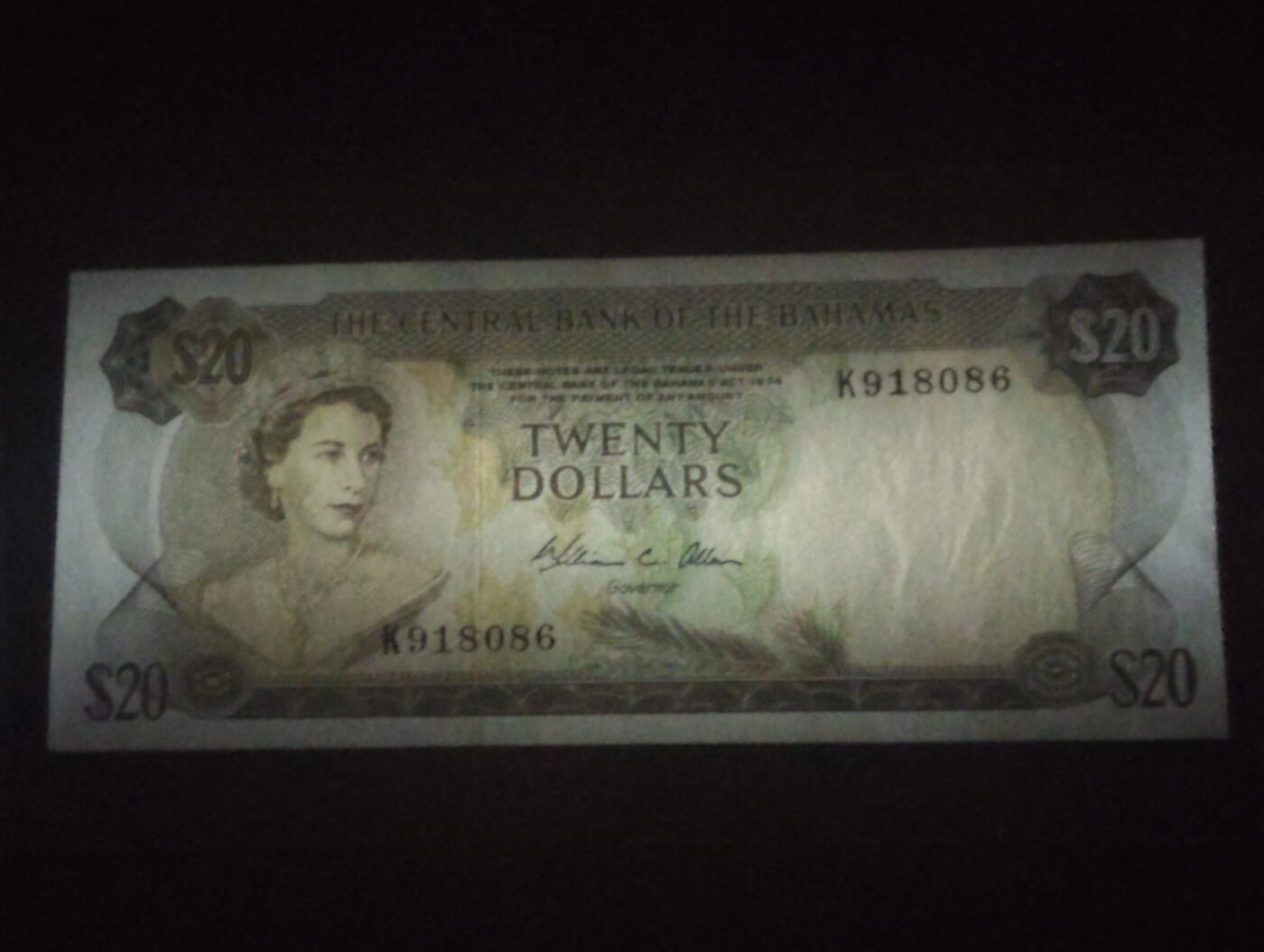 2026四月第一期，总222期 巴哈马1974版20元UNC无47 后期“巴哈马中央银行”抬头 稀有高面值 大冠女王和观光马车