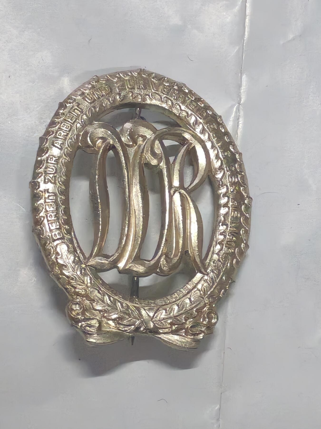 韵星假日军品类拍卖第51期  -- Rimey Holidays Militaria Auction 51 民主德国银级体育技能证章