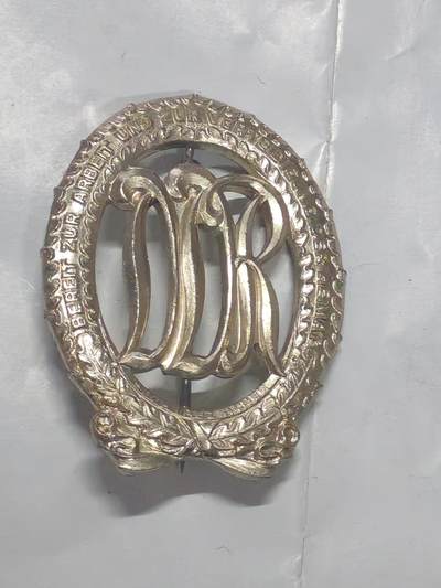 韵星假日军品类拍卖第51期  -- Rimey Holidays Militaria Auction 51 - 民主德国银级体育技能证章