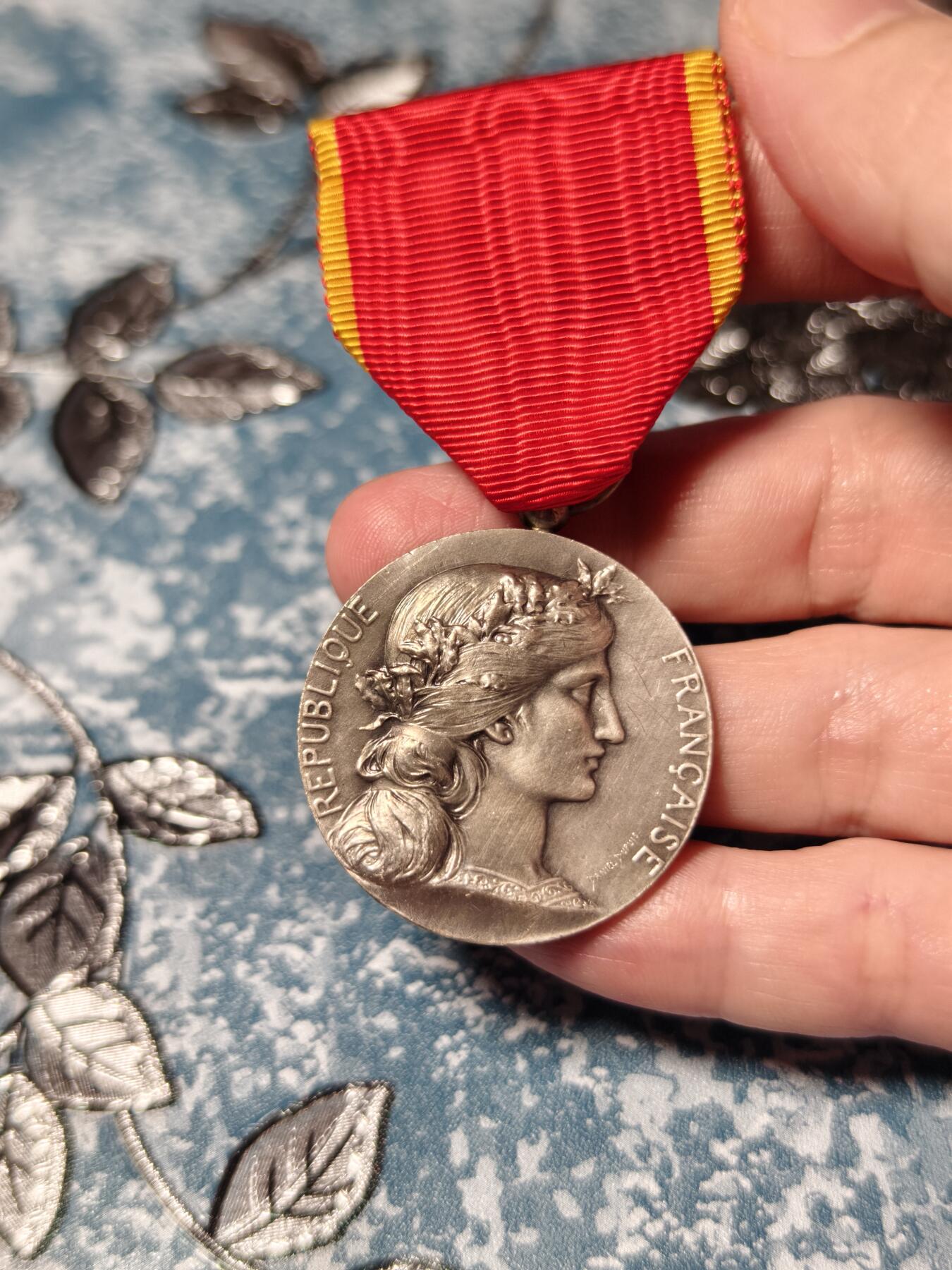 抚柳草堂-第二十二期章牌钱币  奖章勋章 满百包邮 放漏专场 法国19世纪末-20世纪初 东部工业协会银质劳动奖章（银级）法国著名章牌雕刻师 亨利·迪布瓦（Henri Alfred Auguste Dubois, 1859-1943） 作品  950银 重25.7g  实发版