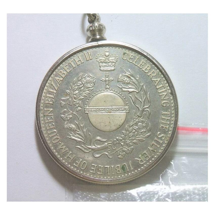 纯手工 英国1977年 伊丽莎白银婚镀银高浮雕精制币章吊坠 40MM