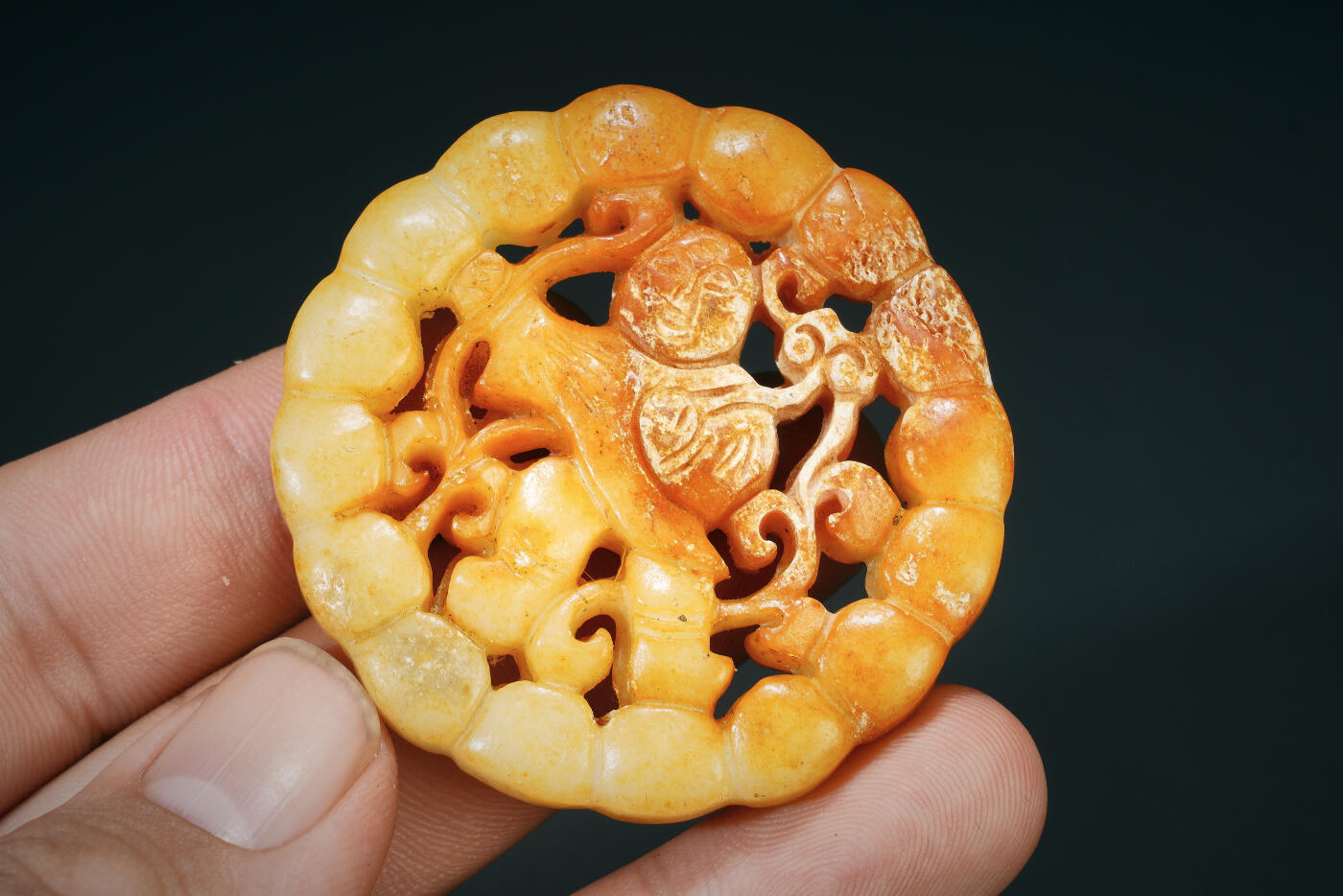 上海都达杂项专场七十二【全场包邮】 古玉镂空童子玉佩80-40