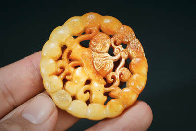 上海都达杂项专场103【全场包邮】  古玉镂空童子玉佩80-40