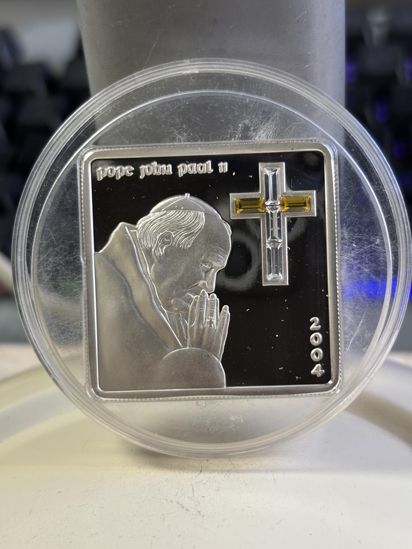 第196期拍卖 北马里亚纳2004年教皇约翰保罗二世镶嵌水晶纪念银币，925银，25克