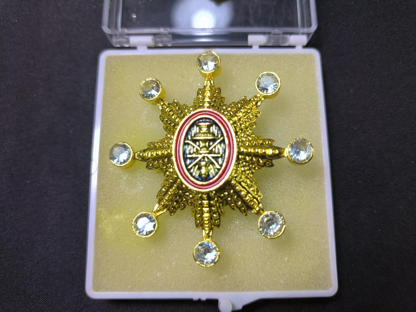 云宸嘉赏-勋臻佳藏四月精品甄选场次（低佣 一元一手） 柬埔寨王国大十字级皇室勋章（“王冠”）礼服挂章 创立于法属柬埔寨 此版本为柬冠 非常稀有的现行版本 皇家授权工厂制作 非中国代工