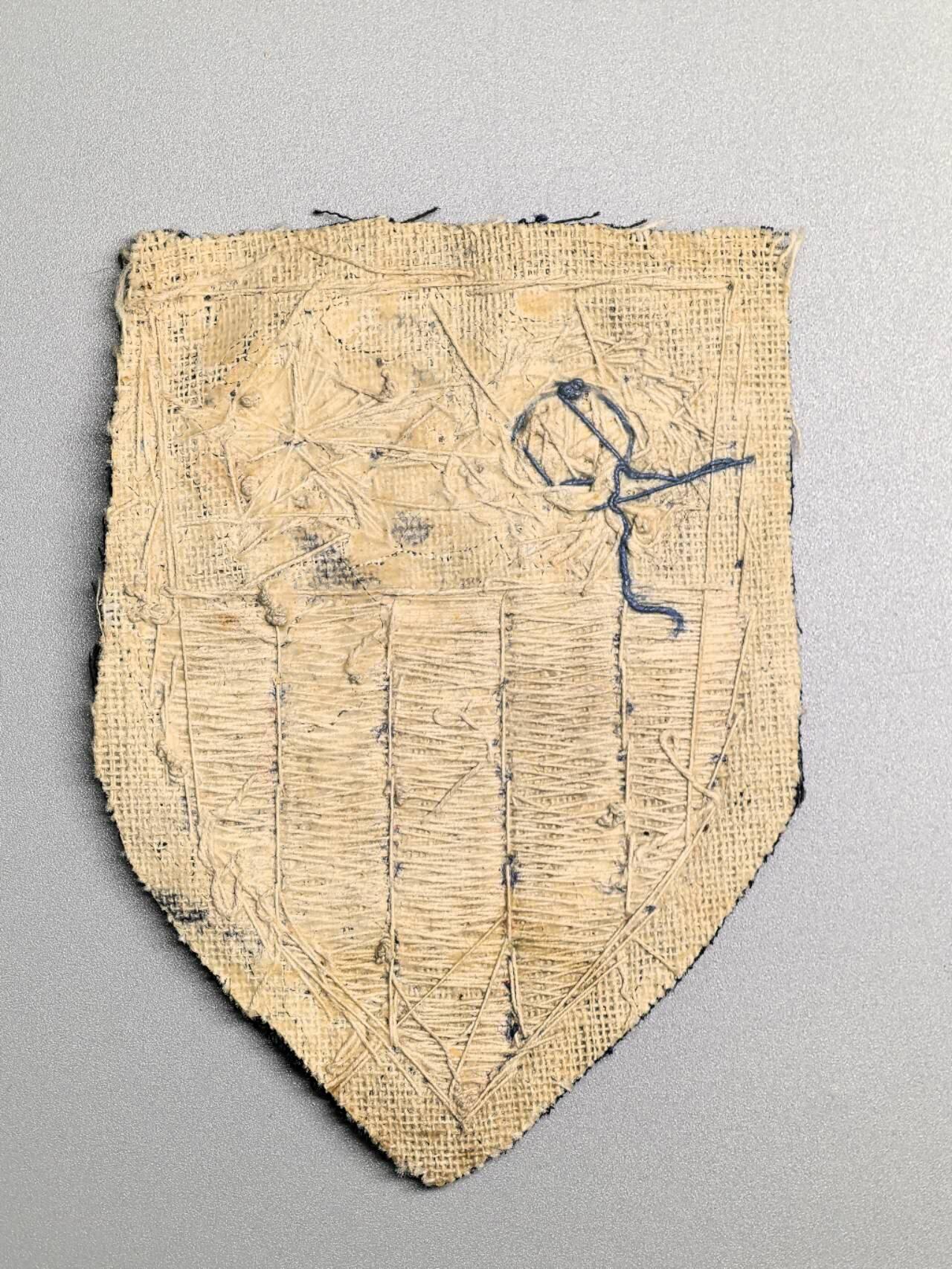 小驴勋章奖章收藏4月4日周六晚六点拍卖（珍爱和平，收藏战争，铭记历史，勿忘国耻，忠党爱国。有偿代拍，送拍规则在简介最后，参拍须阅读规则后再参拍，关系到运费包装发货时效真假辨别等关键信息，拍卖时不再发原图，看大图店主微信码在拍卖店铺介绍里） 中缅印战区CBI臂章，金属刺绣