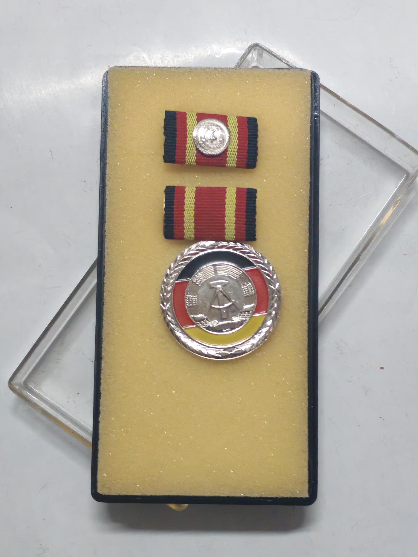 韵星假日军品类拍卖第51期  -- Rimey Holidays Militaria Auction 51 民主德国国家功勋奖章带原盒略 早期版本 最高级奖章