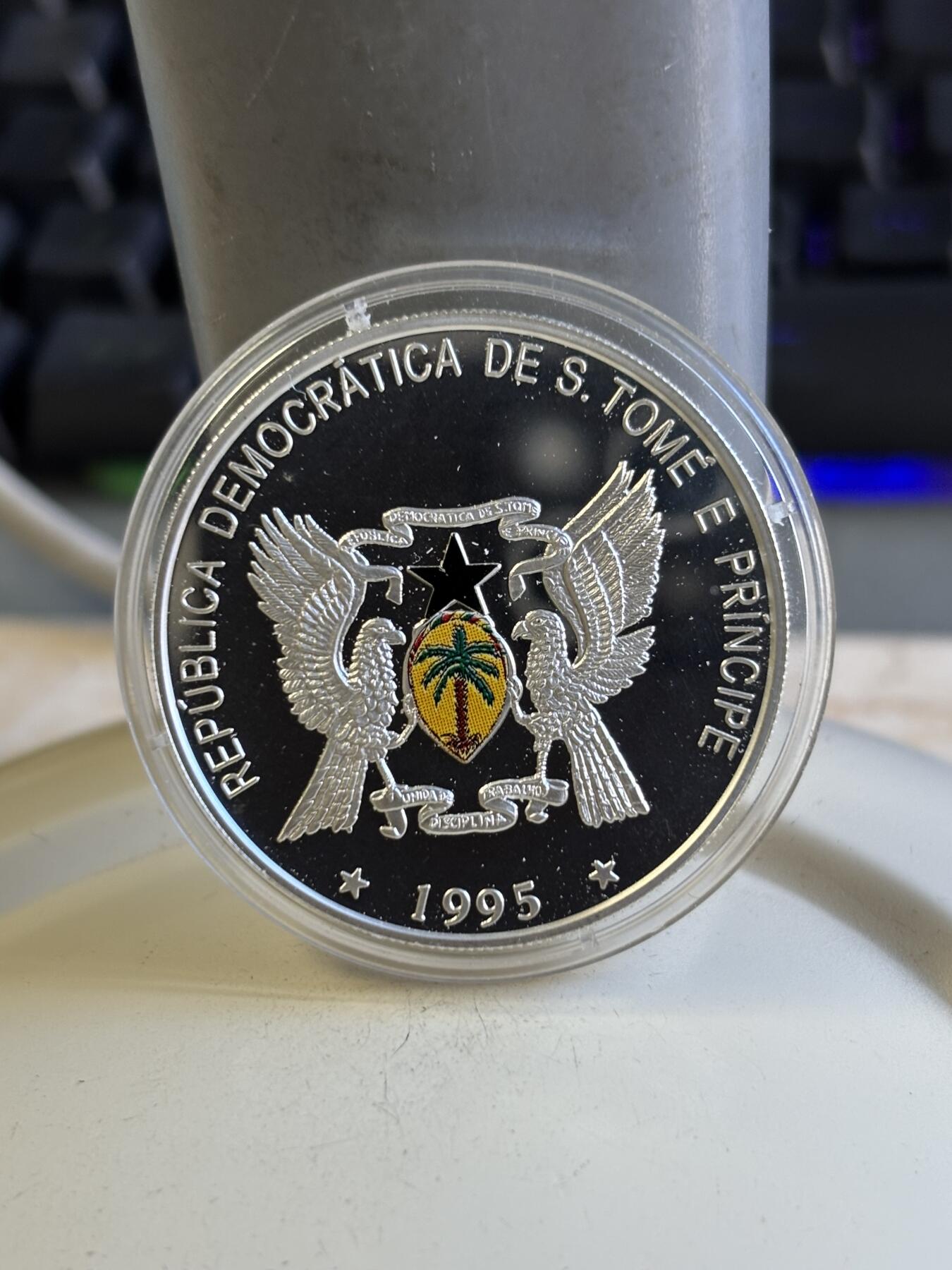 第196期拍卖 圣多美和普林西比1995年彩色花卉纪念银币，925银，25克