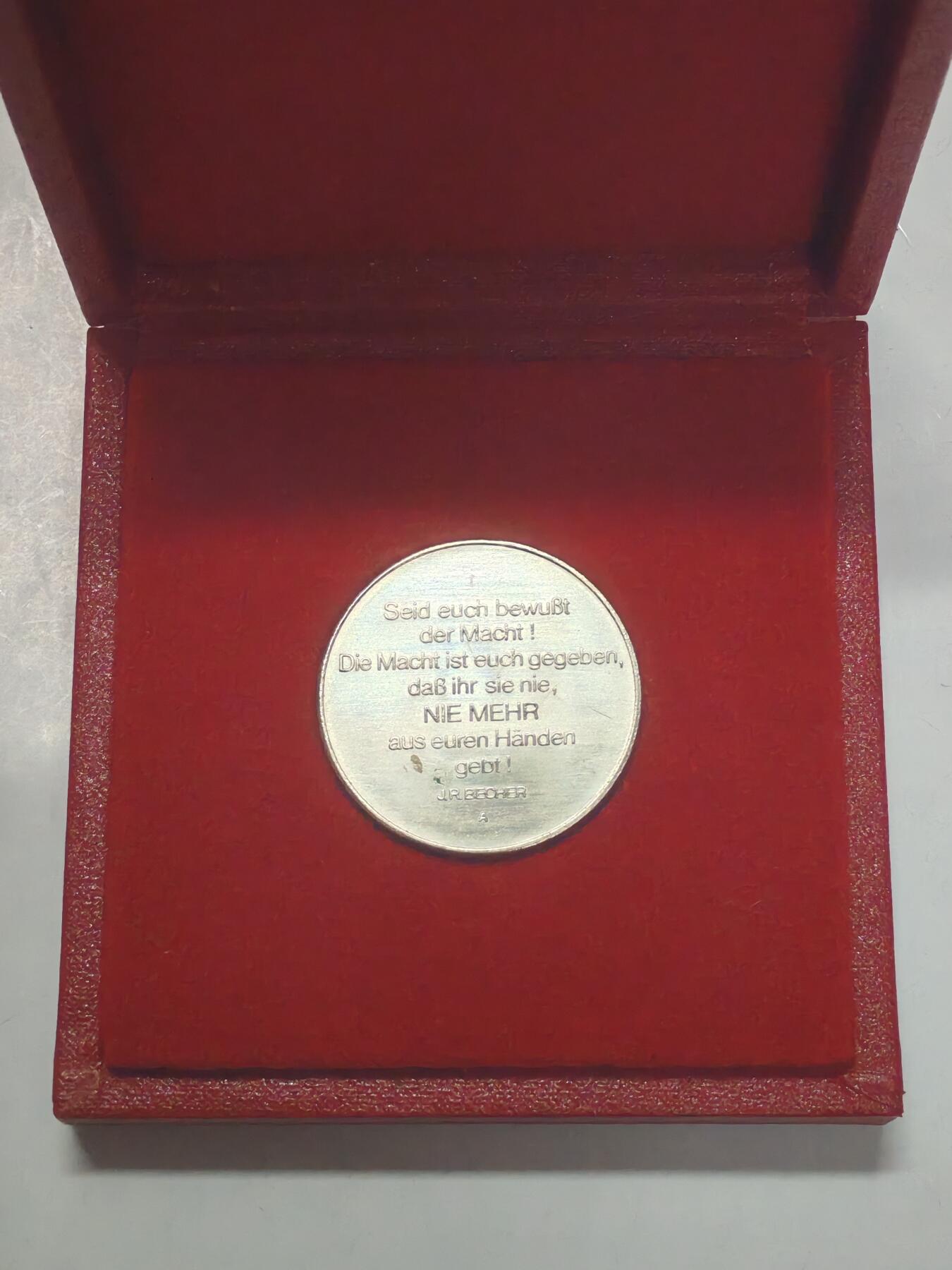 韵星假日军品类拍卖第51期  -- Rimey Holidays Militaria Auction 51 民主德国国家人民军成立三十周年纪念币带盒