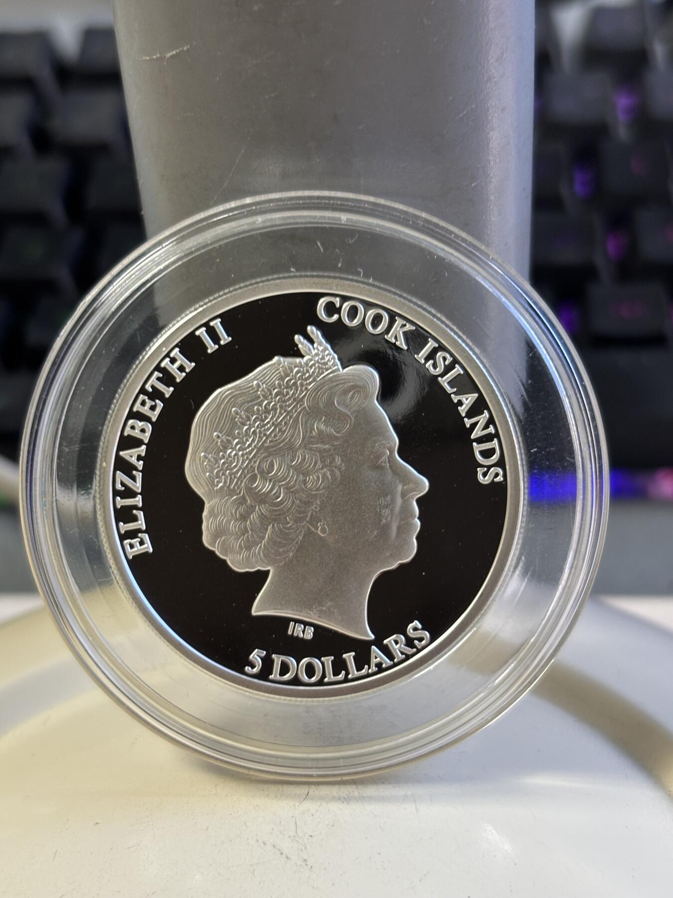 第196期拍卖 库克2013年教皇镶水晶镀金纪念银币，999银镀金，25克，发行量5000枚，边缘有氧化