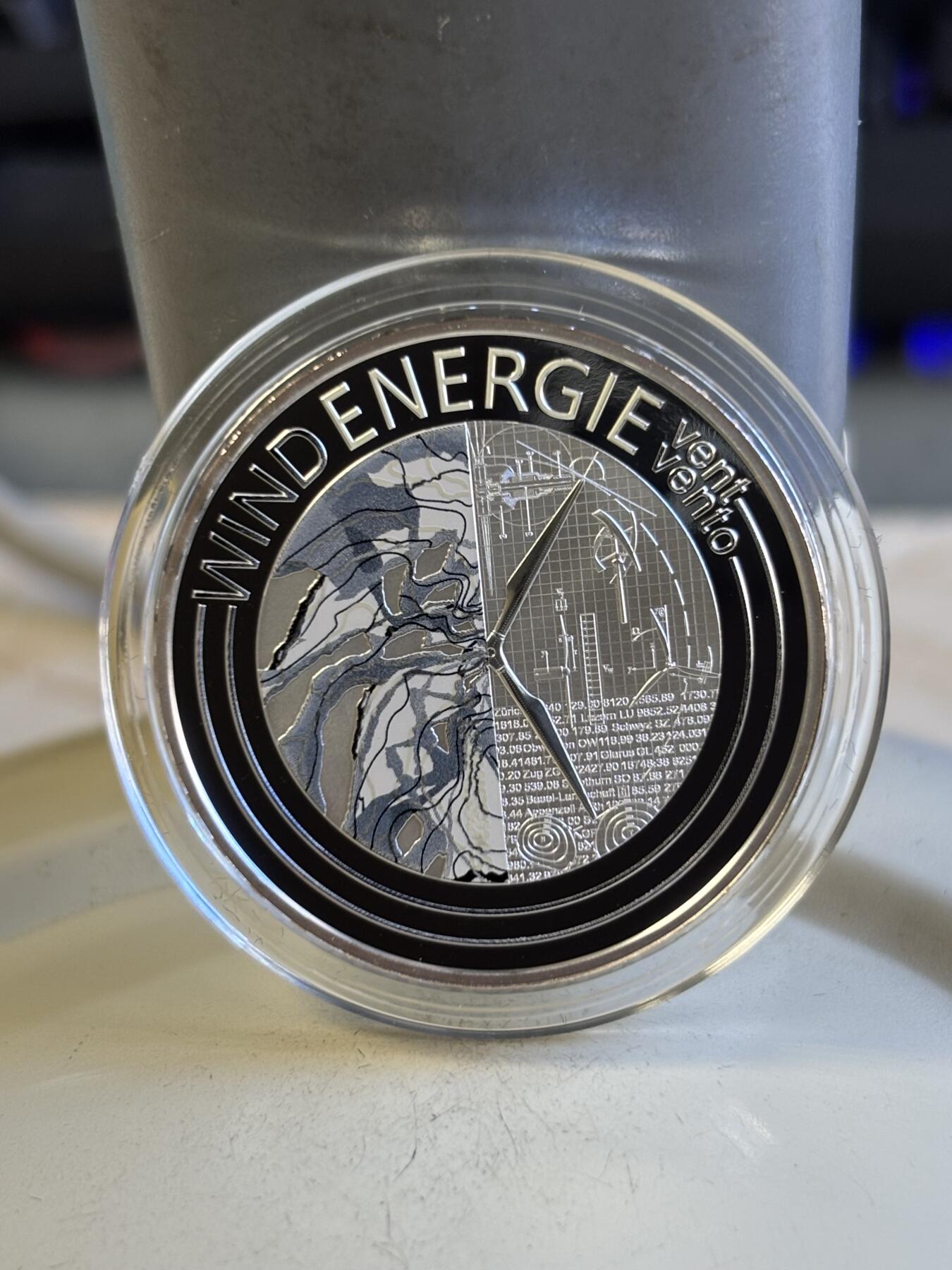 第196期拍卖 瑞士2023年清洁能源系列风能夜光精制纪念银币，999银，20克，发行10000枚