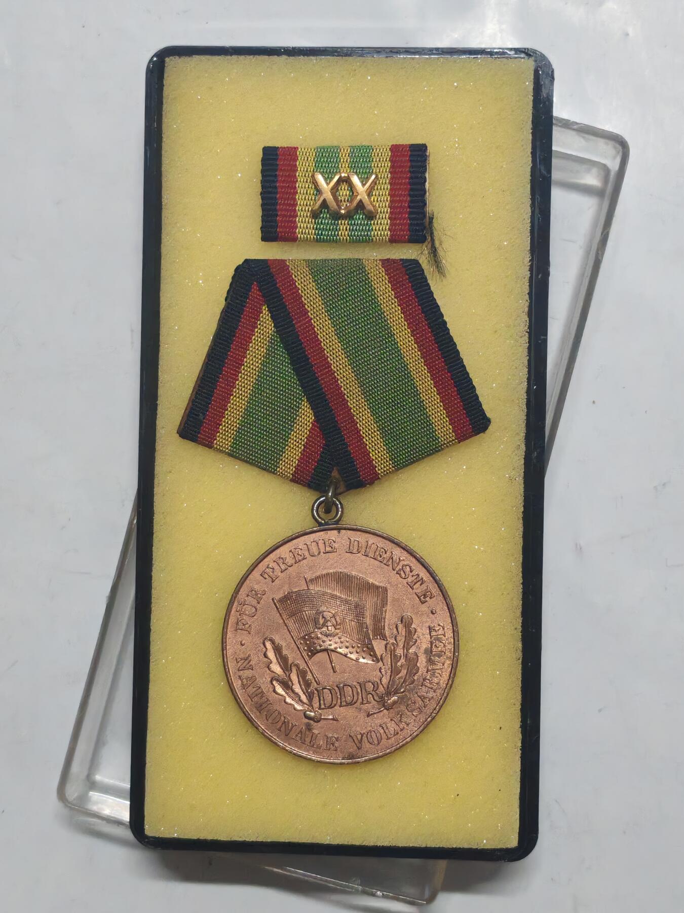 韵星假日军品类拍卖第51期  -- Rimey Holidays Militaria Auction 51 民主德国铜级人民军忠诚服务奖章带原盒特级略