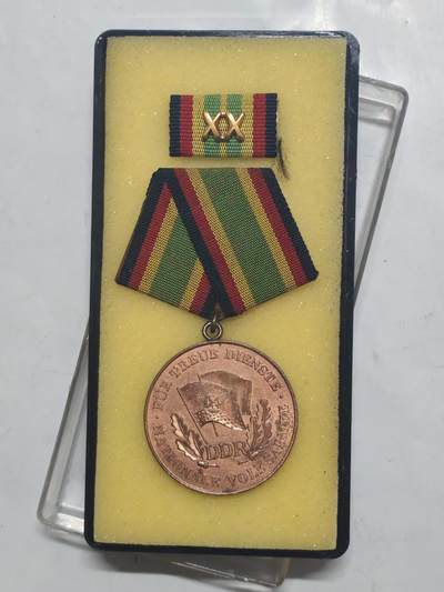 韵星假日军品类拍卖第51期  -- Rimey Holidays Militaria Auction 51 - 民主德国铜级人民军忠诚服务奖章带原盒特级略
