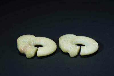 上海都达杂项专场103【全场包邮】  岫玉 玉猪龙挂件 1对80-64