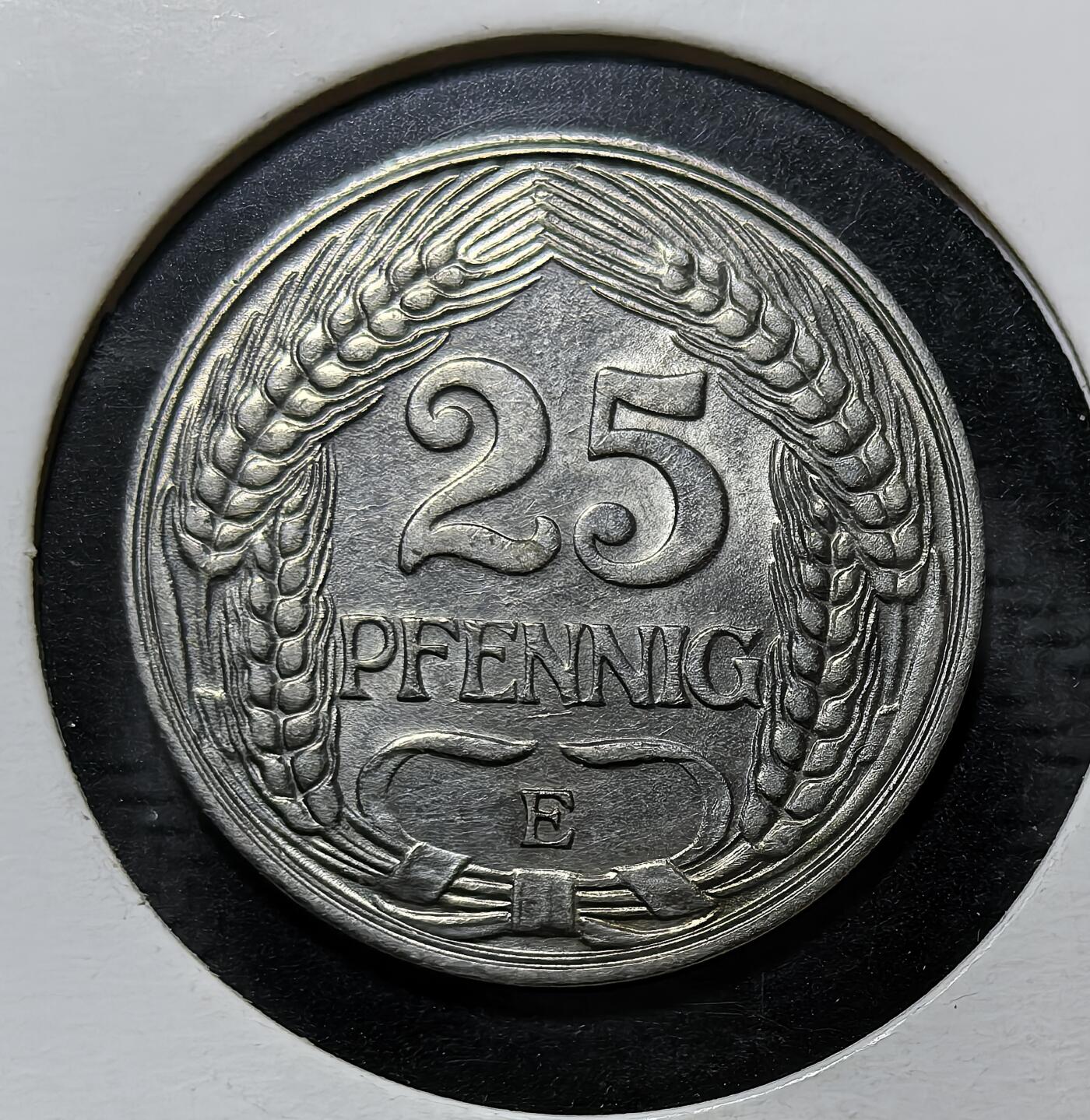 外国优质银币克朗币纪念章，每周六晚九点倒数截拍，满百包邮可寄存，持续收拍