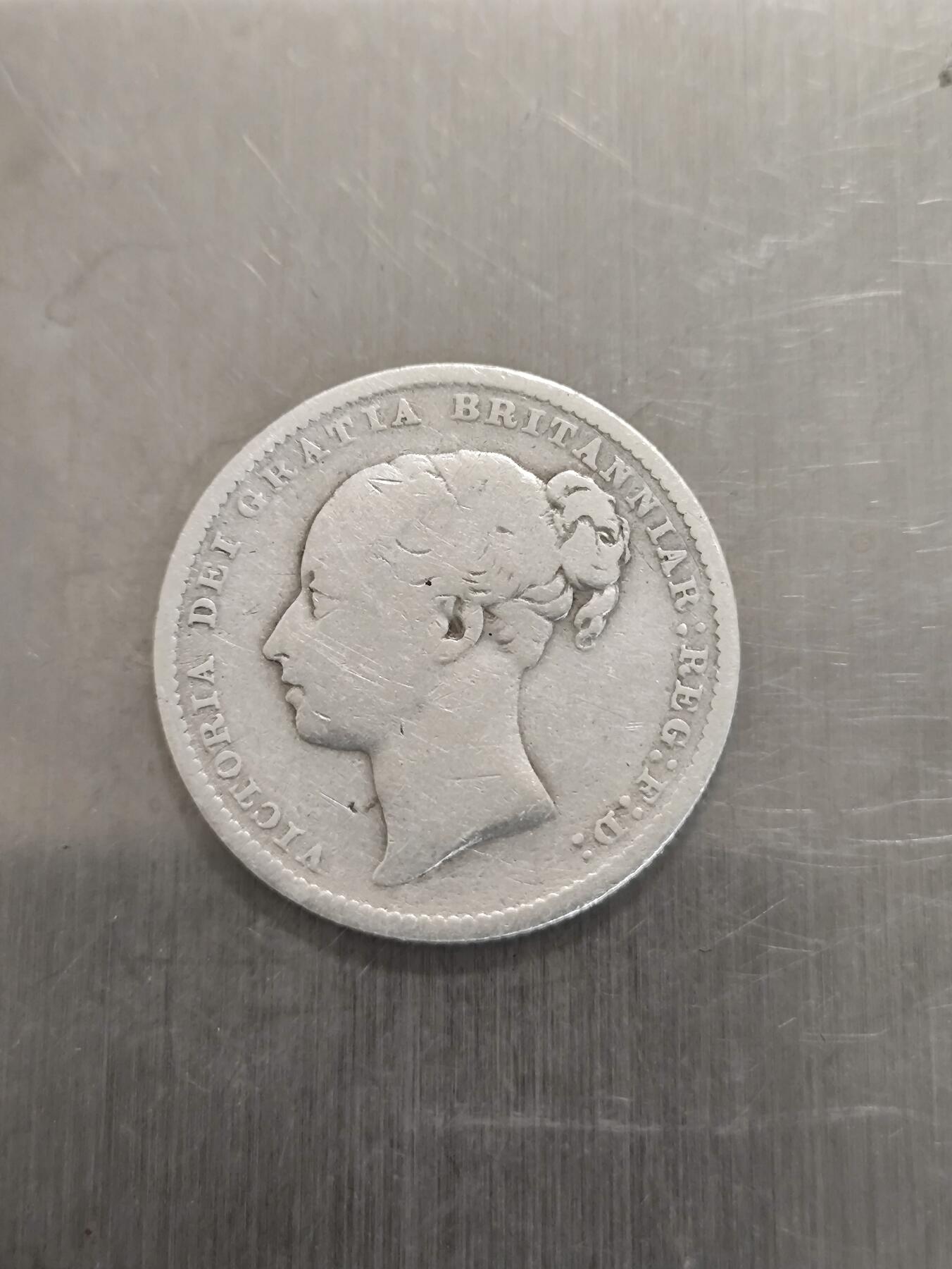 英国1先令银币，1885英国维多利亚年轻头像银币