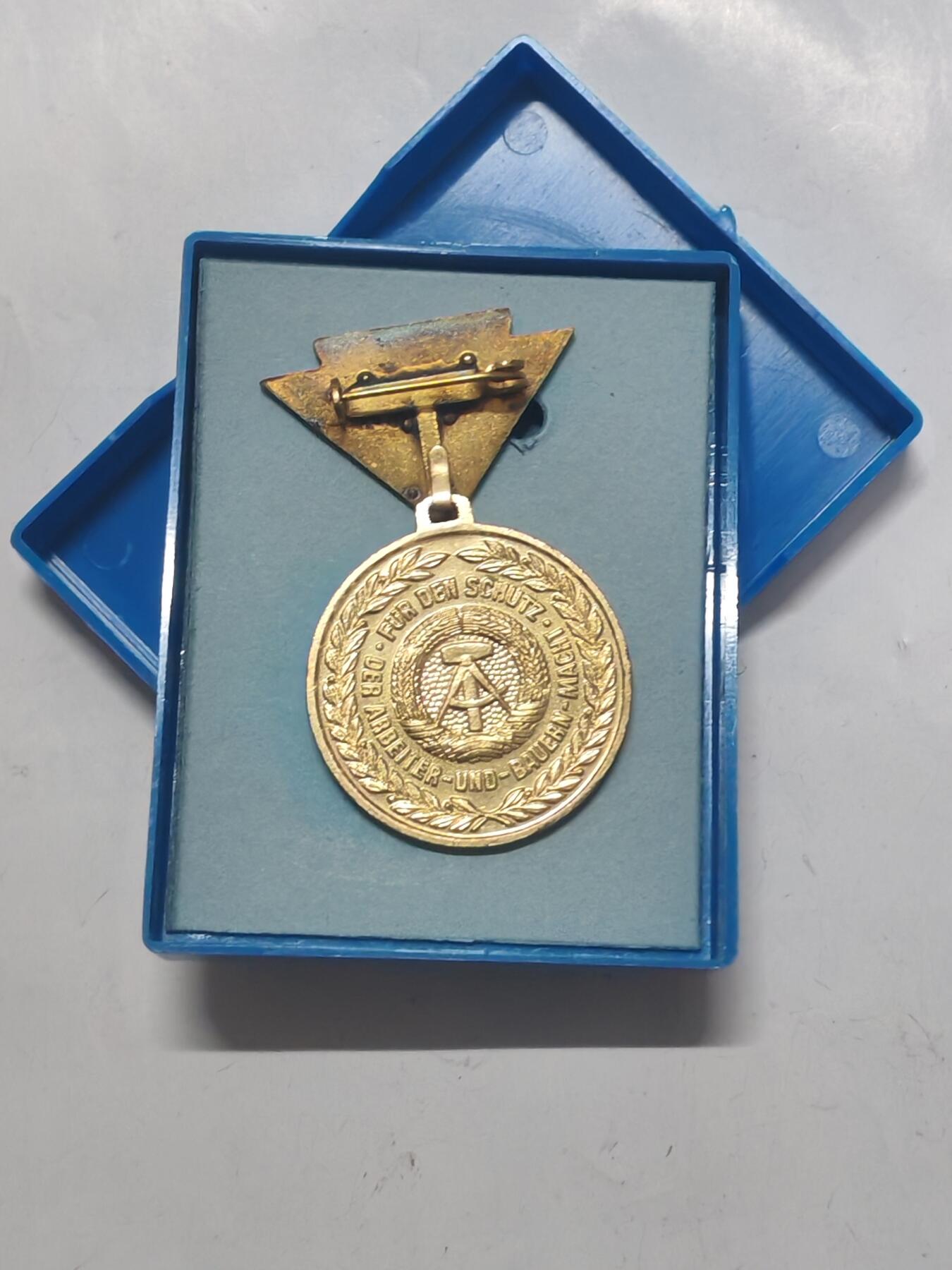 韵星假日军品类拍卖第51期  -- Rimey Holidays Militaria Auction 51 民主德国金级人民军预备役优秀服务奖章带原盒