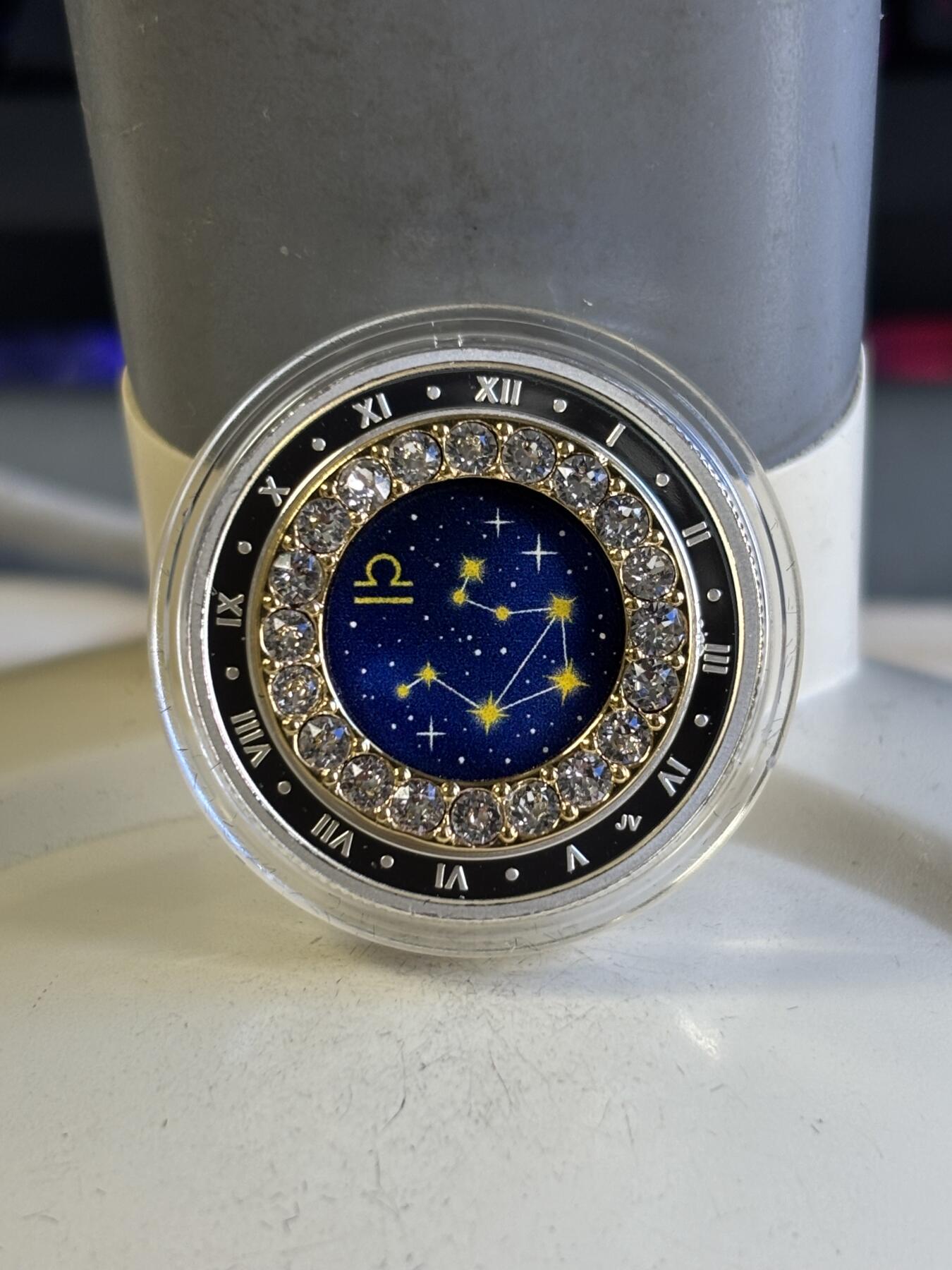 第196期拍卖 加拿大2019年十二星座系列10天秤座镶嵌水晶彩银币，9999银，70.96克，发行4000枚