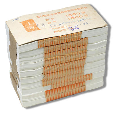 1978年朝鲜-第三版纸币1元方形绿戳版整捆1000张 - 1978年朝鲜-第三版纸币1元方形绿戳版整捆1000张