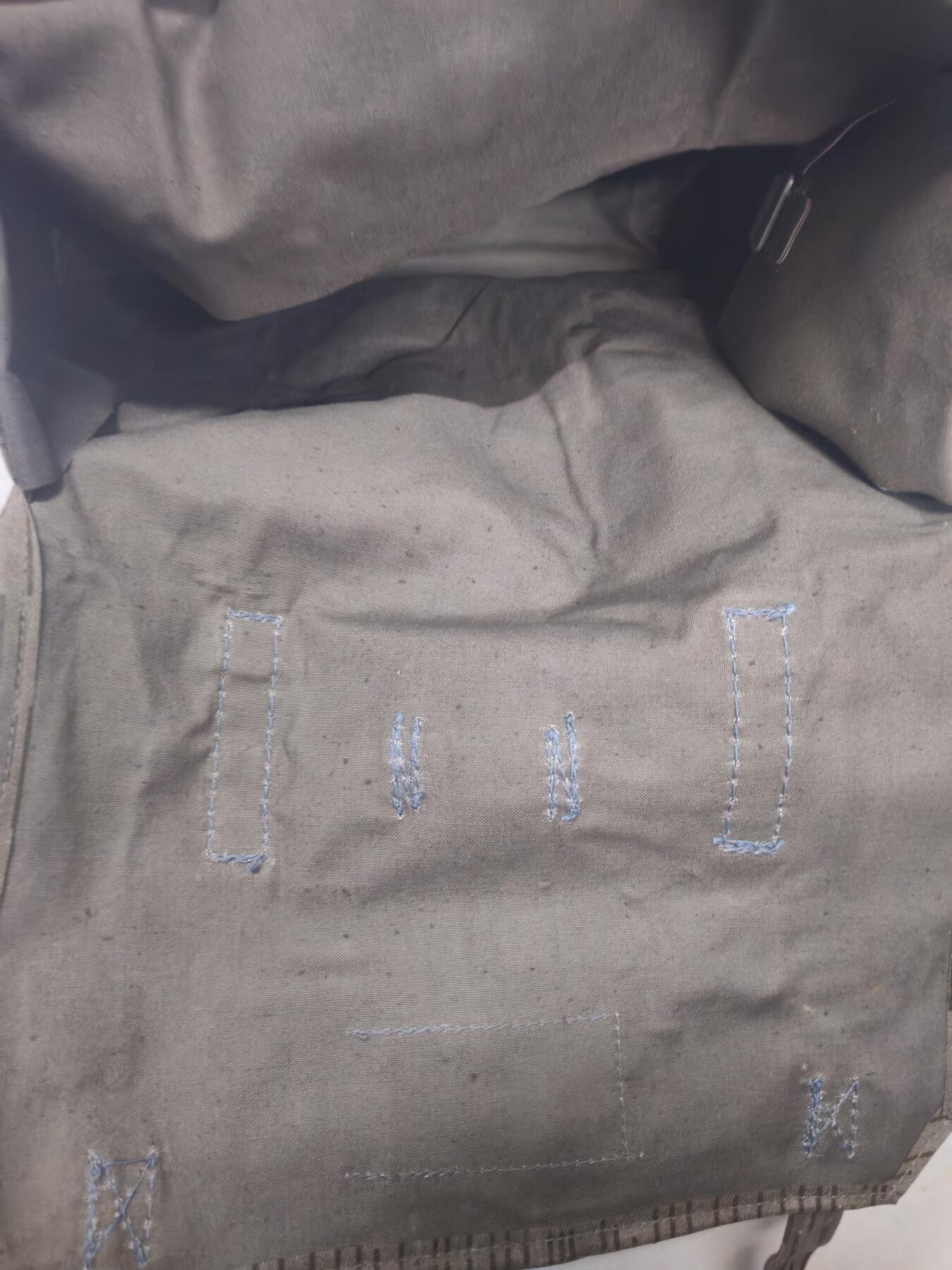 韵星假日军品类拍卖第51期  -- Rimey Holidays Militaria Auction 51 民主德国野战雨点迷彩挎包 保存完好没有虫蛀 