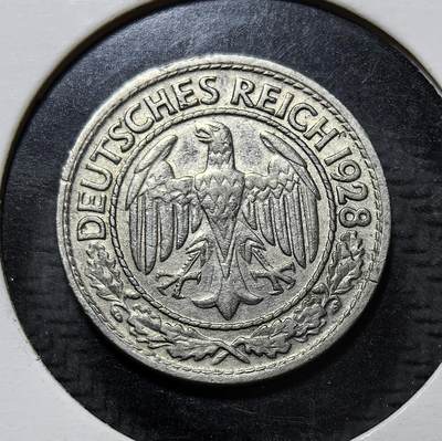 外国优质银币克朗币纪念章，每周六晚九点倒数截拍，满百包邮可寄存，持续收拍 - 魏玛共和国1928年50芬尼镍币，正面铸帝国鹰徽，背面为面值与橡叶饰，是一战后德国魏玛时期的法定流通辅币，见证了魏玛共和国的货币体系。