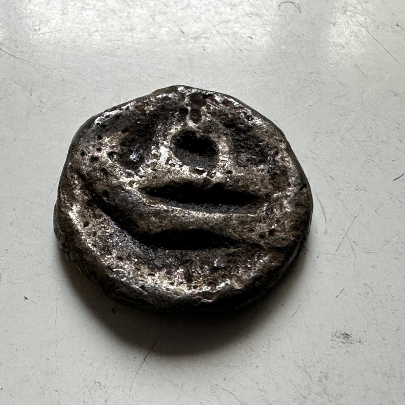 🌹外币初藏🌹🐯2026年第37场   每周二四六晚8️⃣点 接代拍 公元7-13世纪 三佛齐十字星打制银币 a