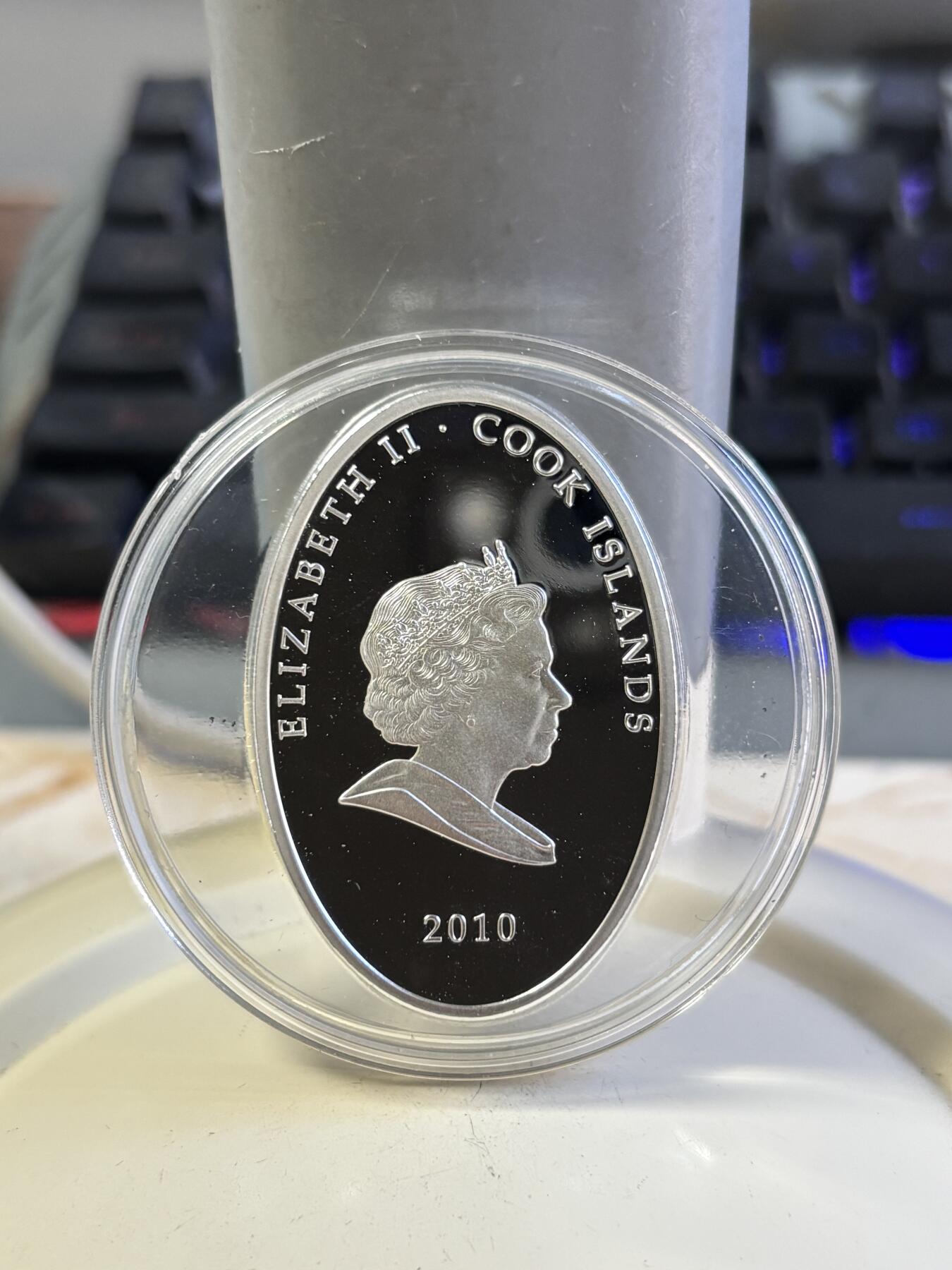 第196期拍卖 库克2010年世界奇观系列迪拜塔镀金立体1盎司纪念银币，999银镀金，发行3000枚