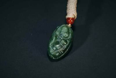 上海都达杂项专场七十二【全场包邮】 - 天然和田玉碧玉精雕《笑佛》挂件80-89