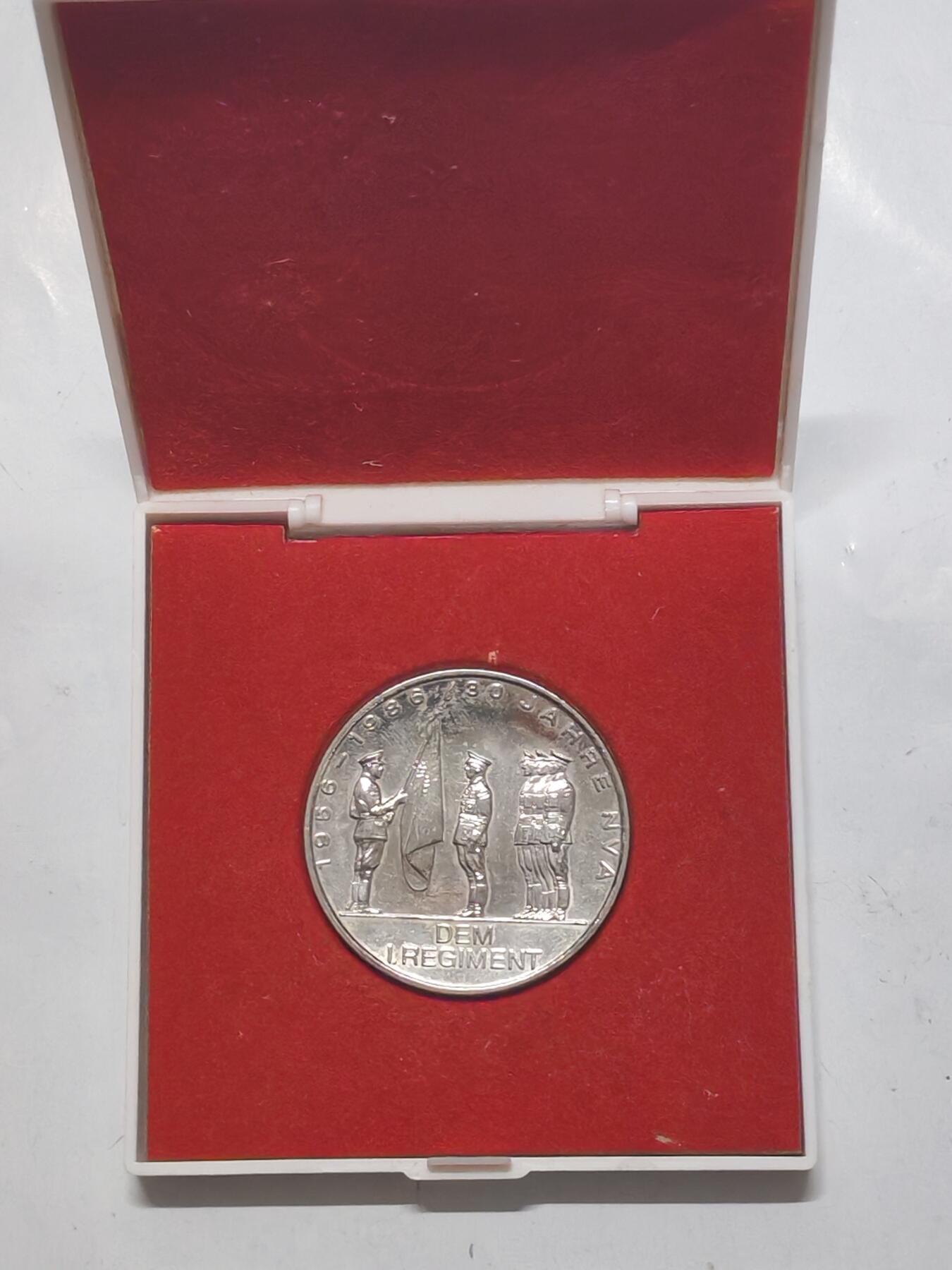 韵星假日军品类拍卖第51期  -- Rimey Holidays Militaria Auction 51 民主德国人民军成立三十周年纪念章带盒