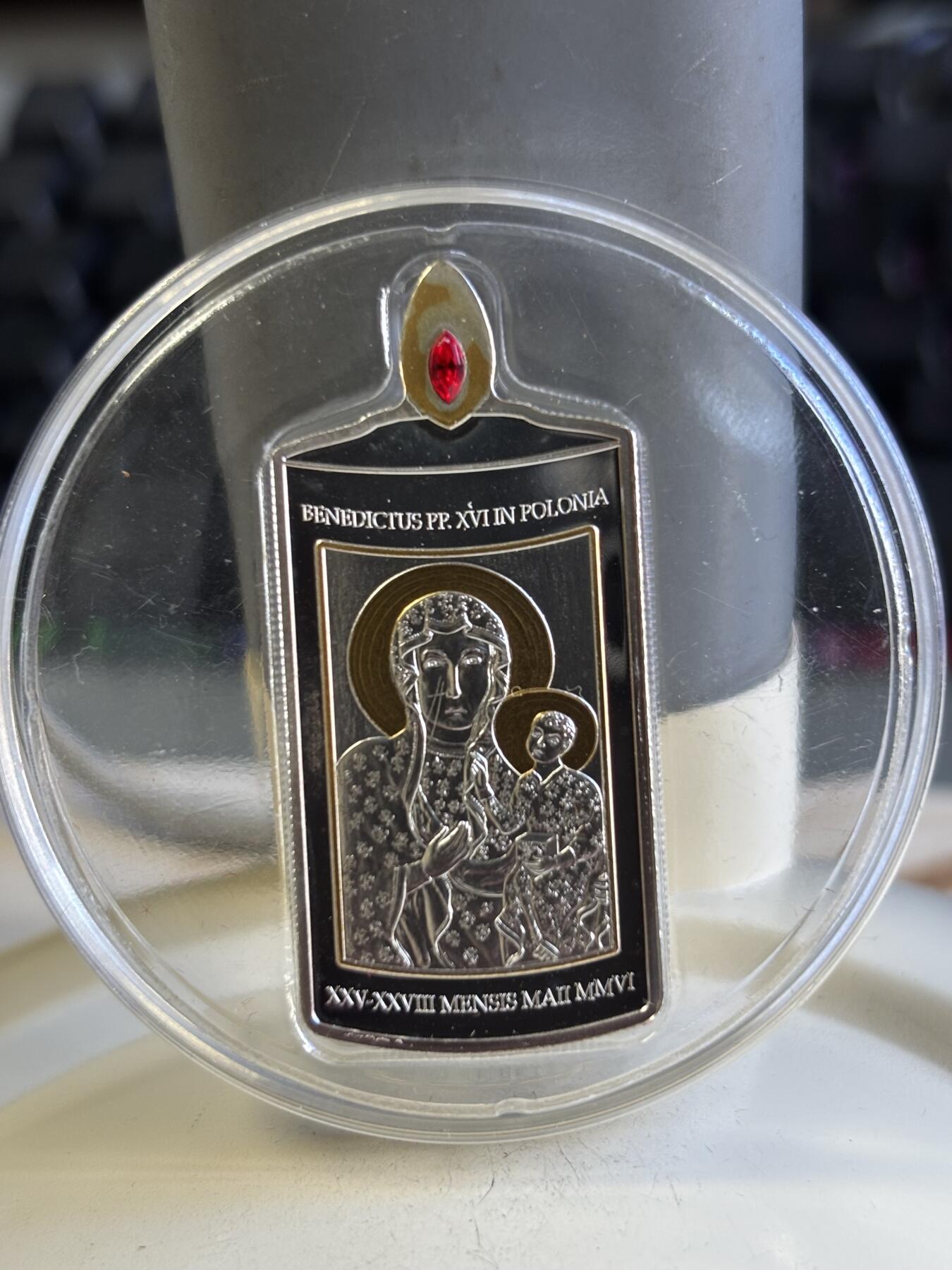 第196期拍卖 库克2006年本笃十六世访问蜡烛异形纪念银币，925银，25.64克