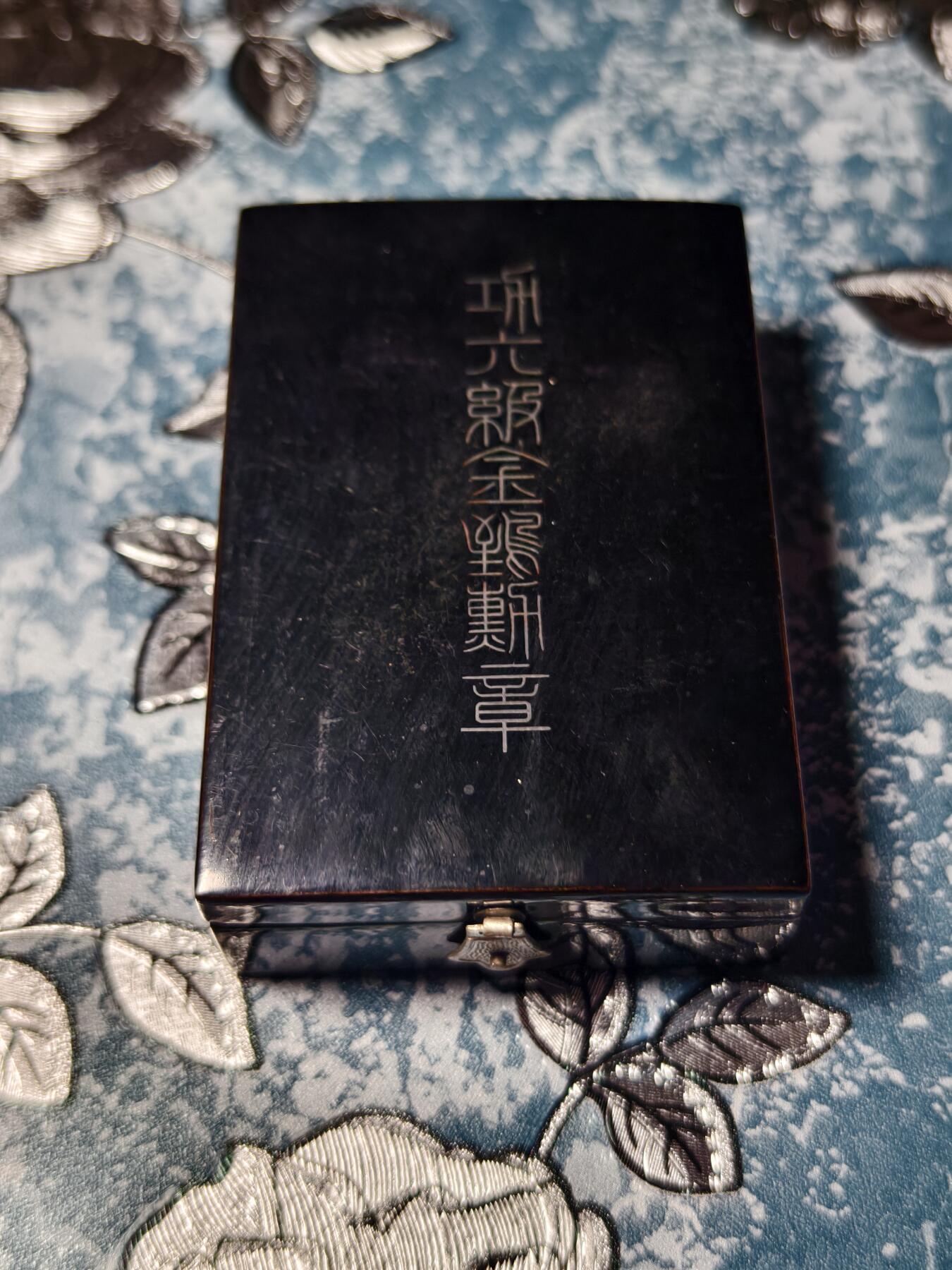 抚柳草堂-第二十二期章牌钱币  奖章勋章 满百包邮 放漏专场 六鸟 勋六级金鵄勋章 银质35.8g 原盒美品带杯绶 盒坏了 昭和早期