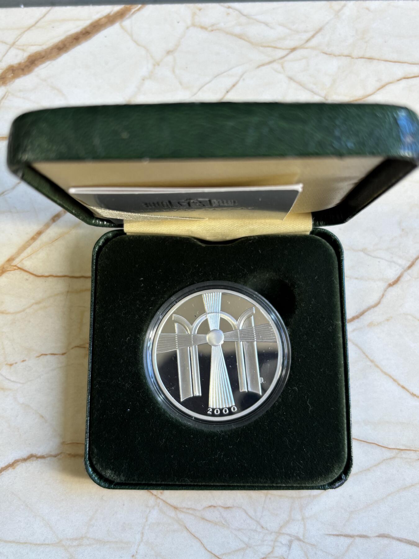 第196期拍卖 立陶宛2000年千禧年系列精制克朗型纪念银币，925银，28.28克，发行3000枚