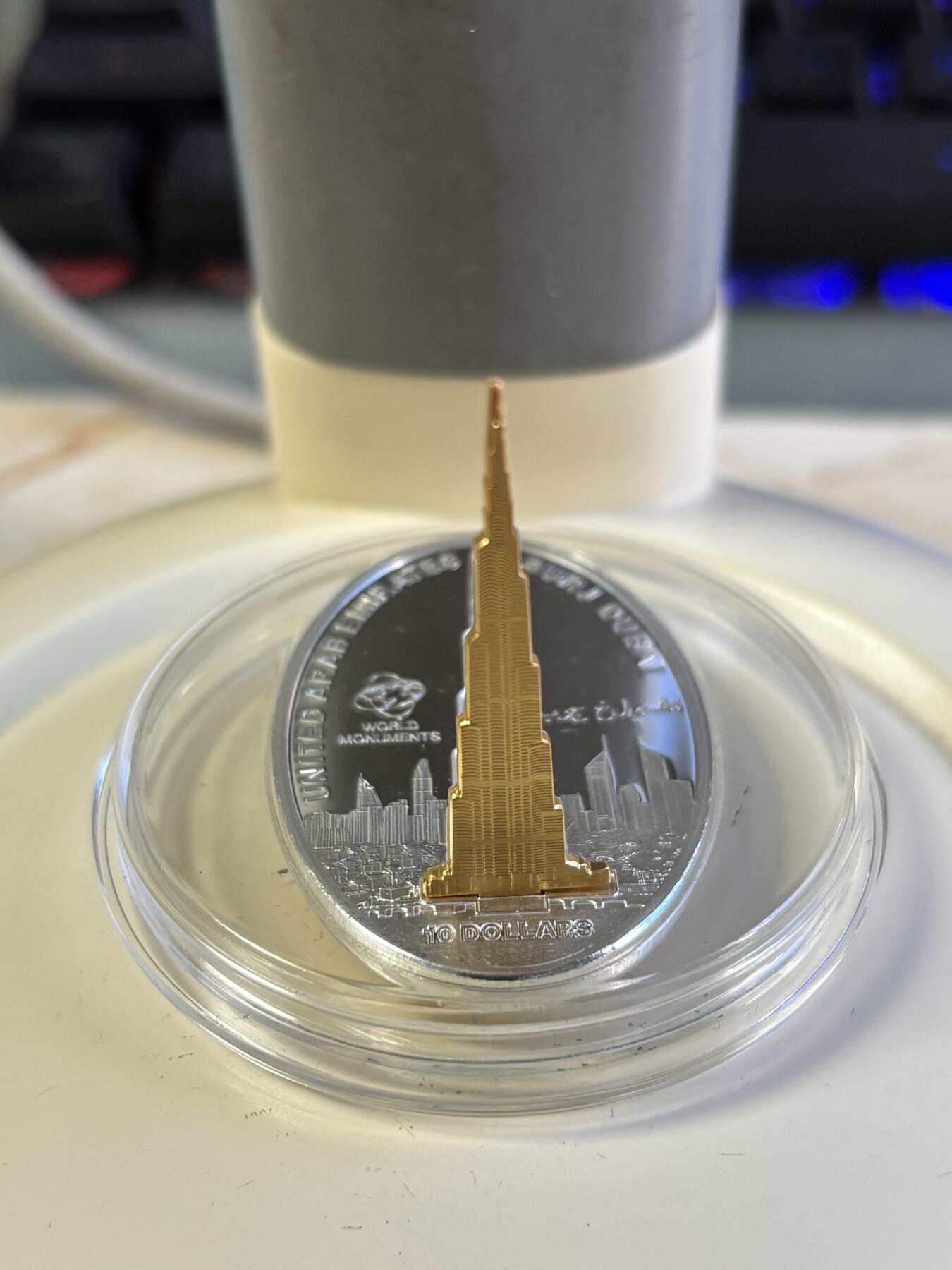 第196期拍卖 库克2010年世界奇观系列迪拜塔镀金立体1盎司纪念银币，999银镀金，发行3000枚