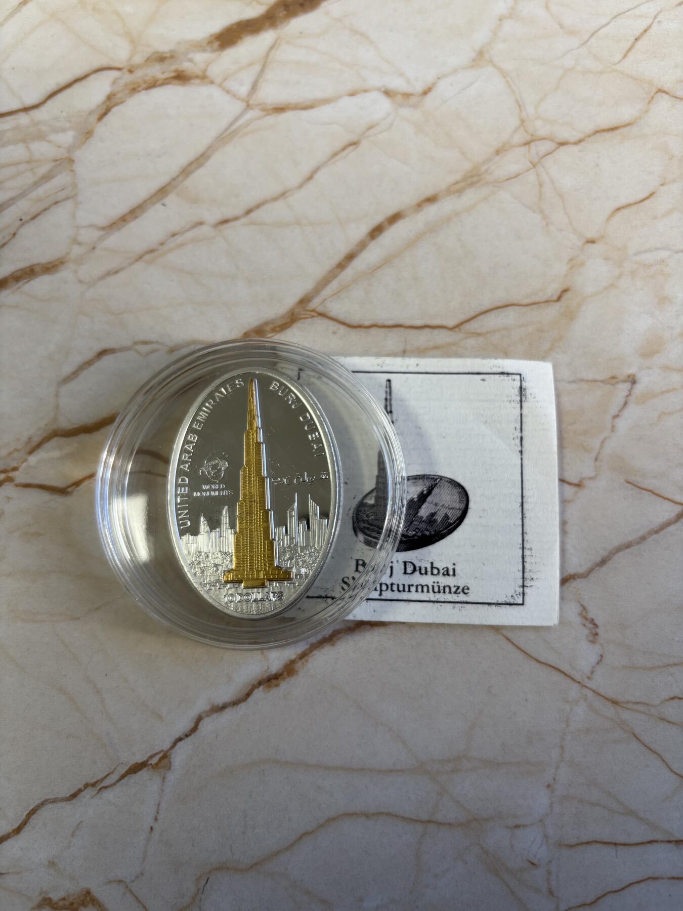 第196期拍卖 库克2010年世界奇观系列迪拜塔镀金立体1盎司纪念银币，999银镀金，发行3000枚