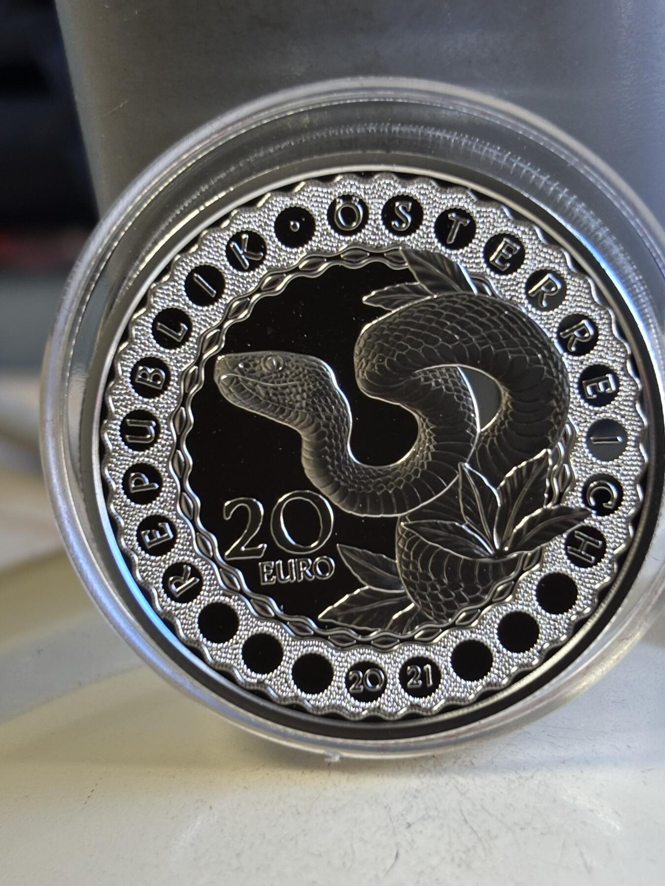 第196期拍卖 奥地利2021年世界之眼1澳洲土著造物主彩虹蛇银币，925银，22.42克，发行30000枚，有黑点