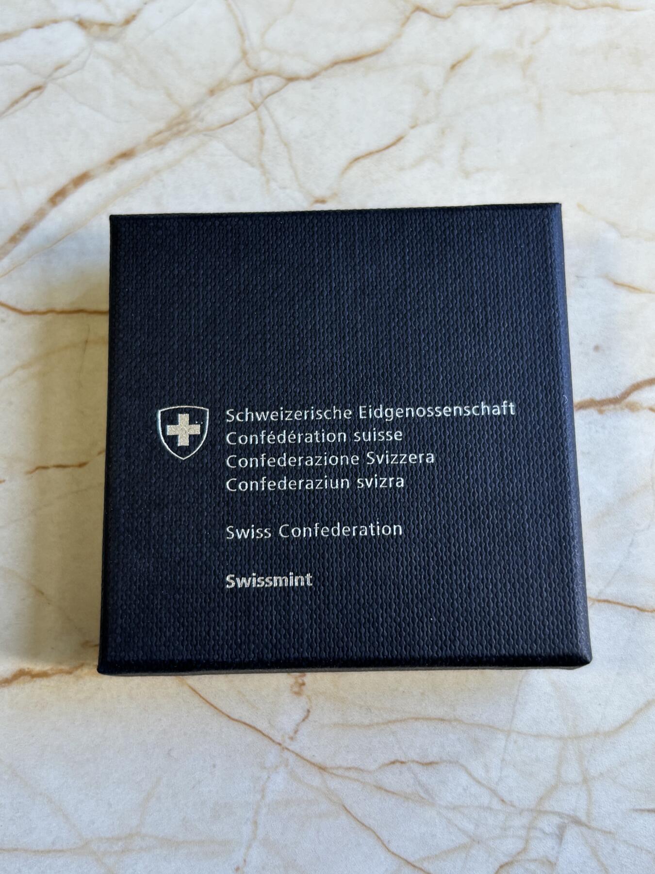 第196期拍卖 瑞士2023年清洁能源系列风能夜光精制纪念银币，999银，20克，发行10000枚