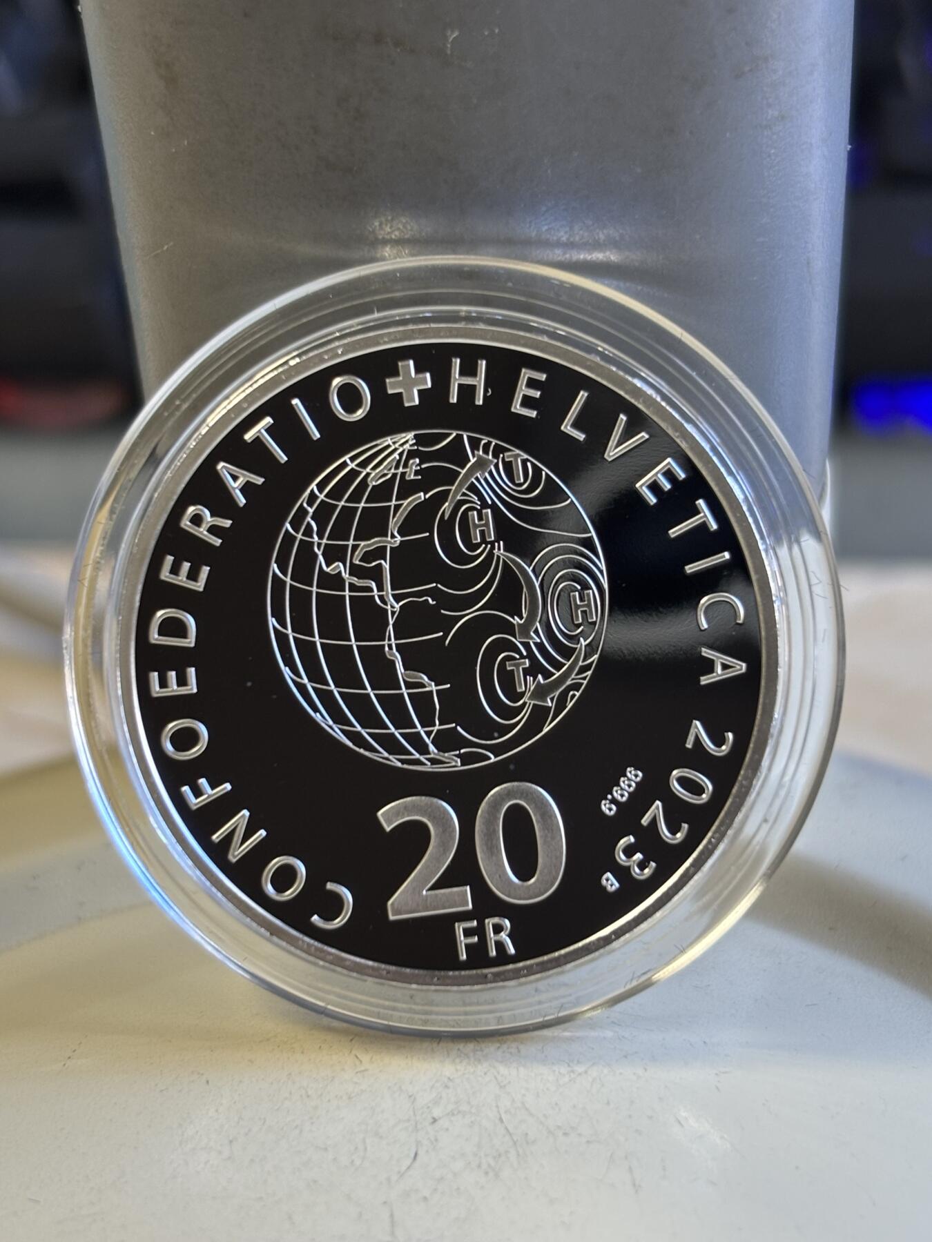 第196期拍卖 瑞士2023年清洁能源系列风能夜光精制纪念银币，999银，20克，发行10000枚