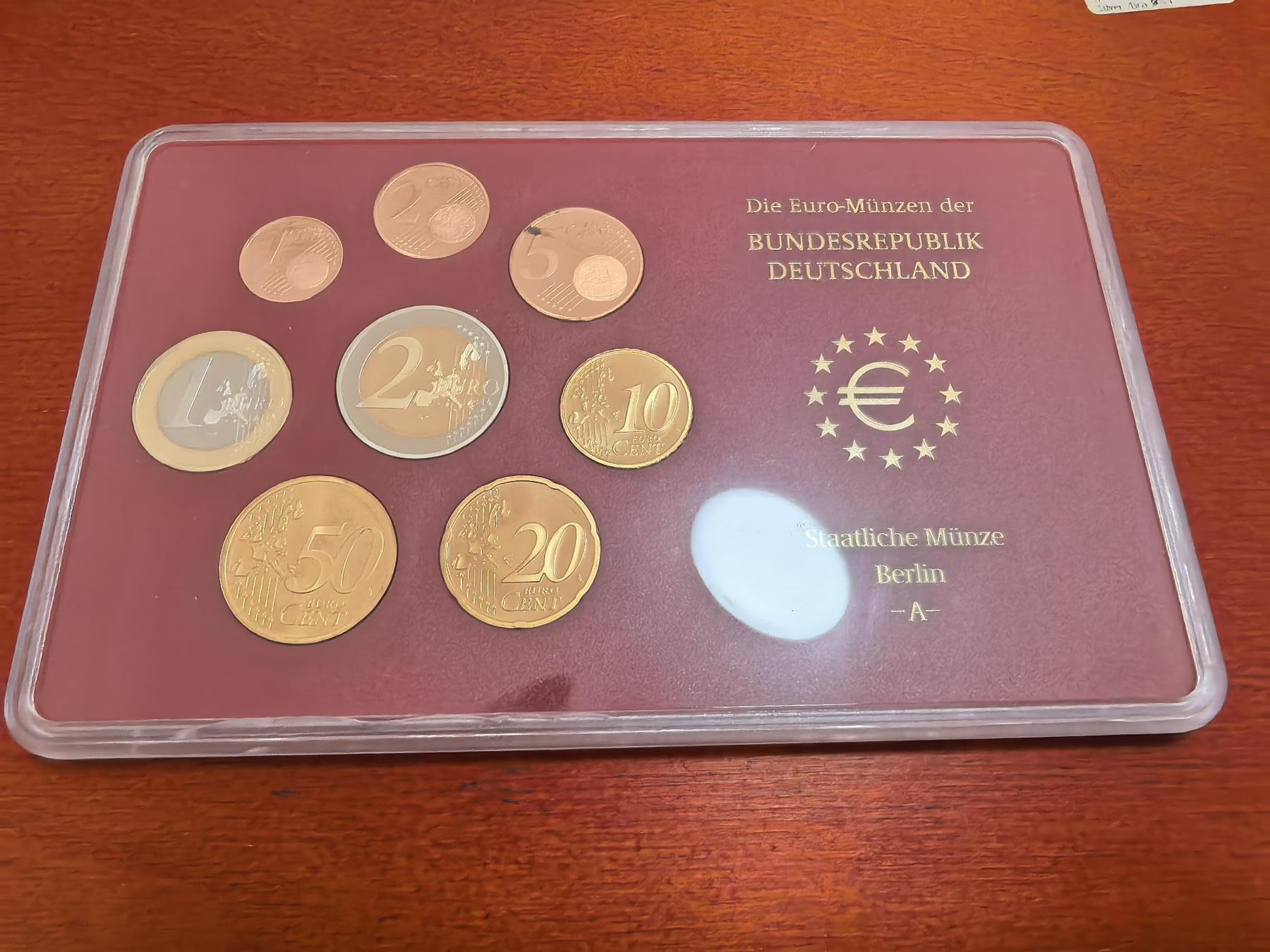 长老汇马年精选第十五场拍卖  2004A德国欧元8枚精制套装，含外纸