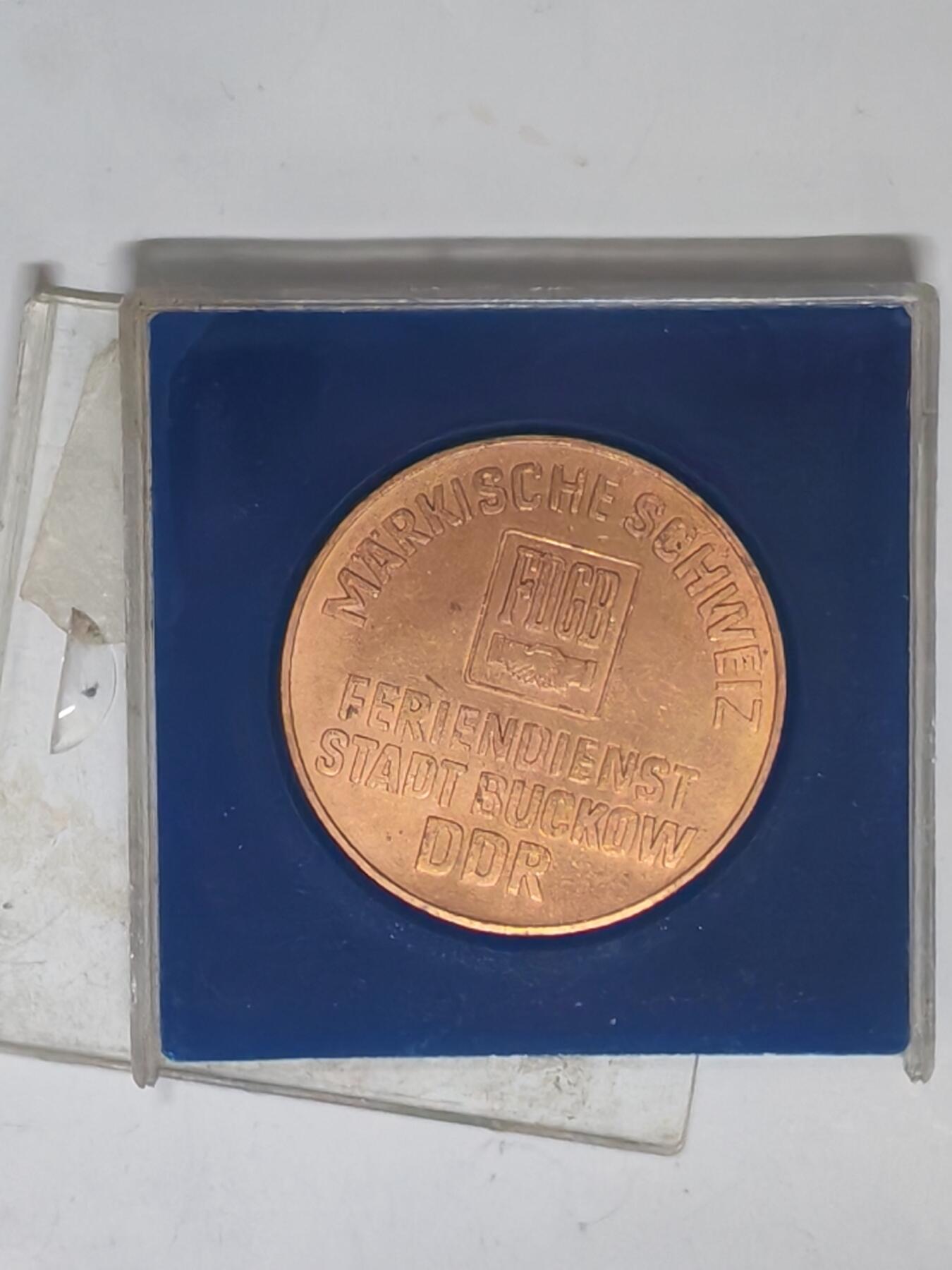 韵星假日军品类拍卖第51期  -- Rimey Holidays Militaria Auction 51 民主德国工会纪念币带原盒