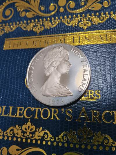 长老汇马年精选第十五场拍卖 - 1972新西兰1元精制铜镍币，8045枚，克书10美金
