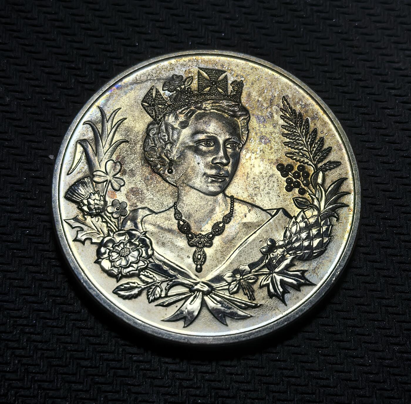 外国优质银币克朗币纪念章，每周六晚九点倒数截拍，满百包邮可寄存，持续收拍