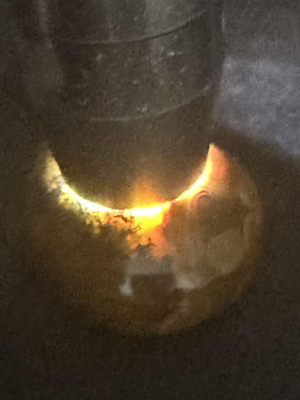 精美高玉化原皮草花纹战国红玛瑙吊坠一个，