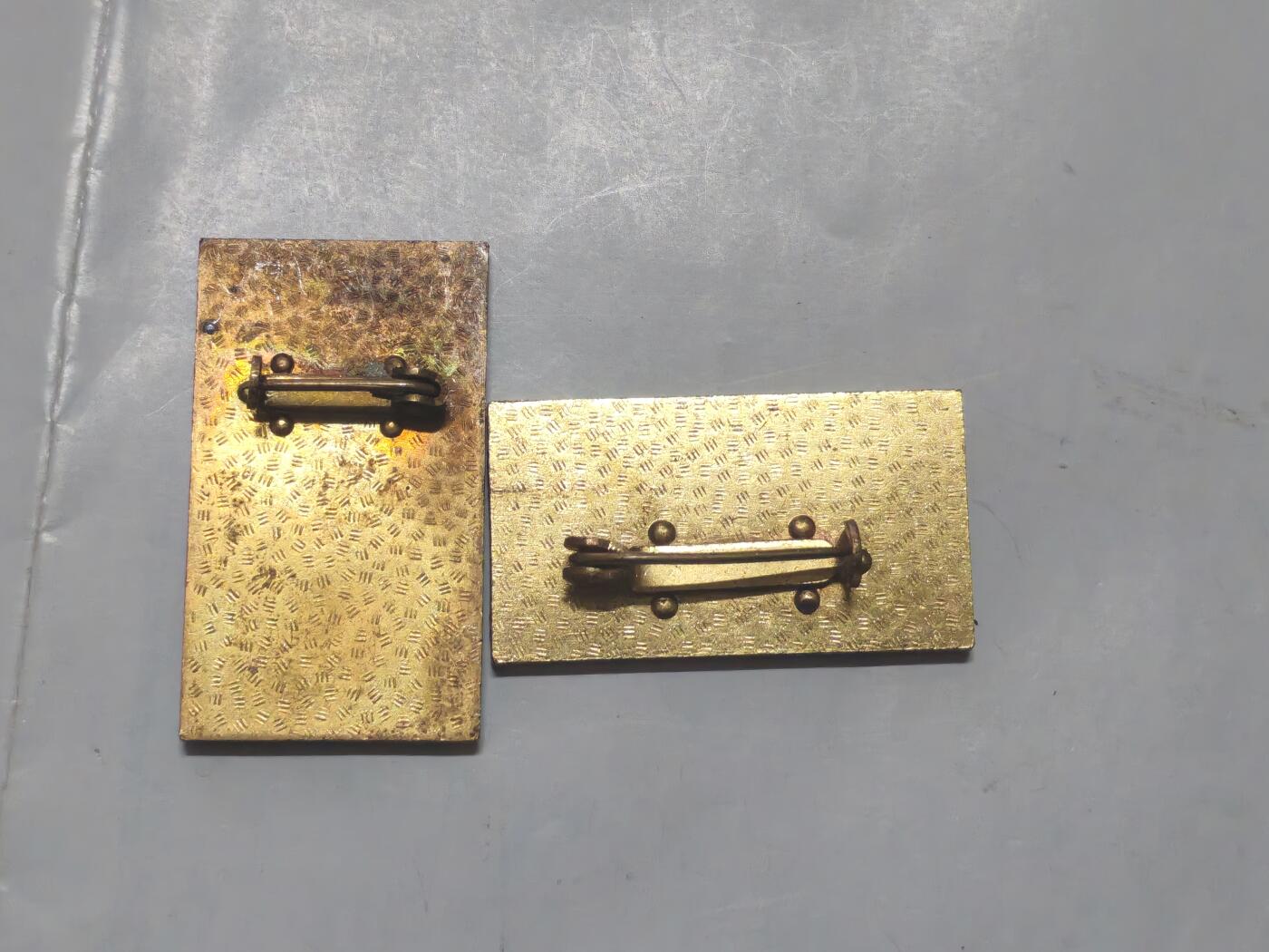 韵星假日军品类拍卖第51期  -- Rimey Holidays Militaria Auction 51 民主德国证章一组