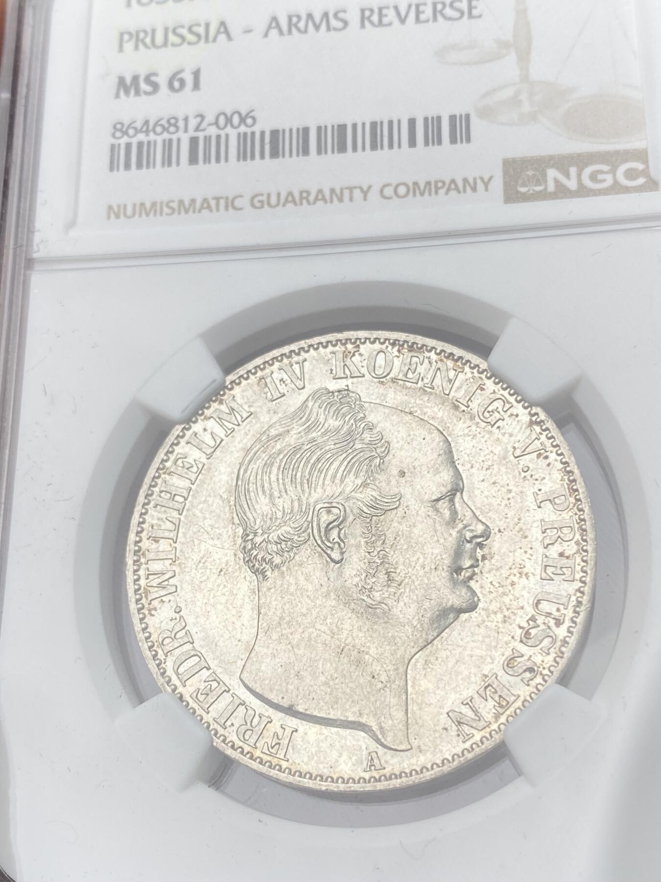 万国钱币拍卖第064期 NGC MS61 1855年德国普鲁士威廉四世流通纹章1泰勒 早期大规格协议泰勒 22.27g 洋葱头纹章款好品比后期鹰徽少得多 原味淡轻微类镜面质感收藏级
