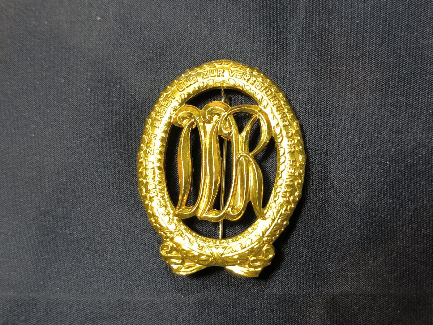 云宸嘉赏-勋臻佳藏四月精品甄选场次（低佣 一元一手） 民主德国金级体育体能章 大版极美品