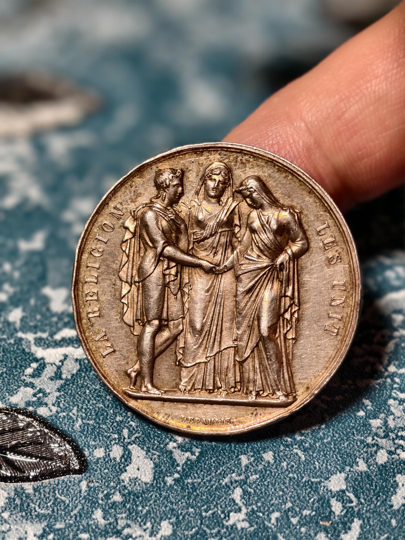 抚柳草堂-第二十二期章牌钱币  奖章勋章 满百包邮 放漏专场 1874法国婚姻与爱情纪念银章 950银重22g 直径36.5mm 蜜蜂边铭 边道轻微不平整 整体状态不错